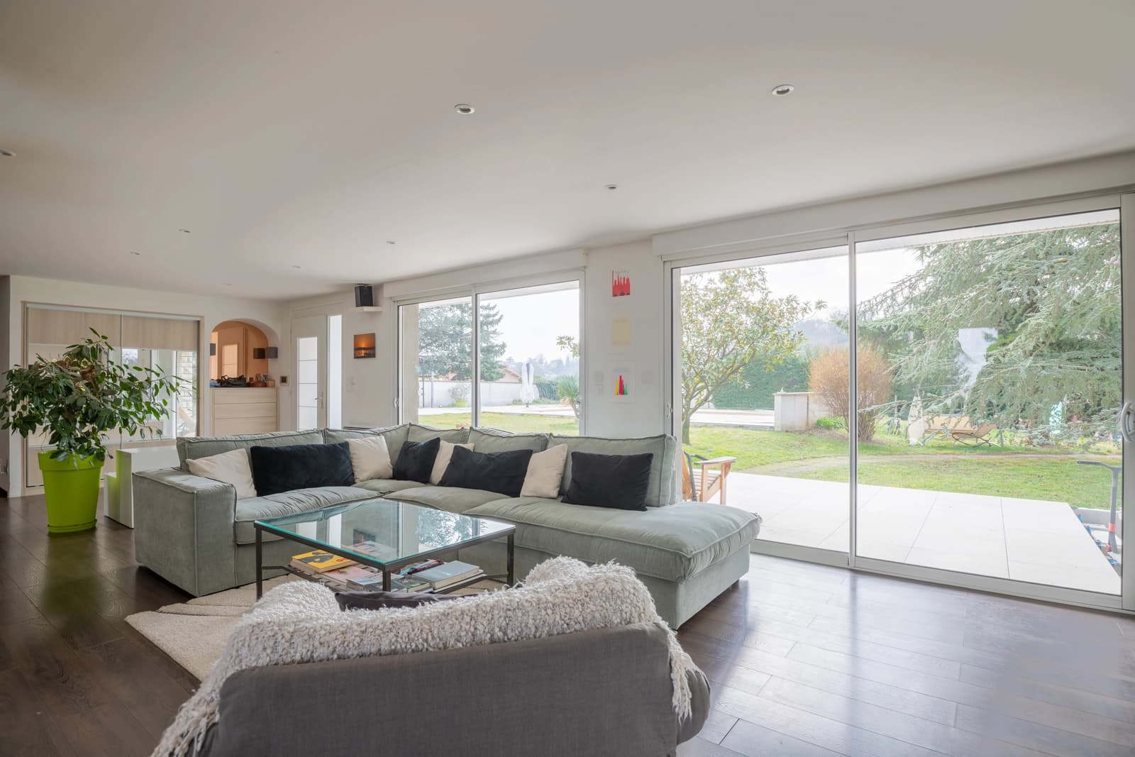 Living room in Spacious house 5 minutes from airport TGV station - 1