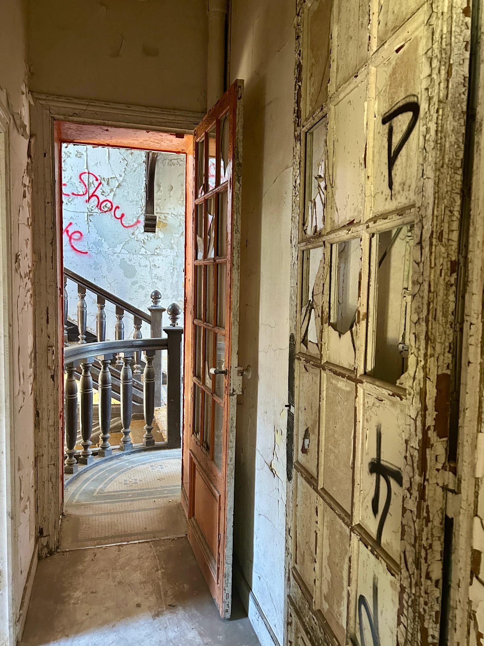 Espace Manoir anglo-normand abandonné, décor brut et urbex à 30 min de Paris - 1