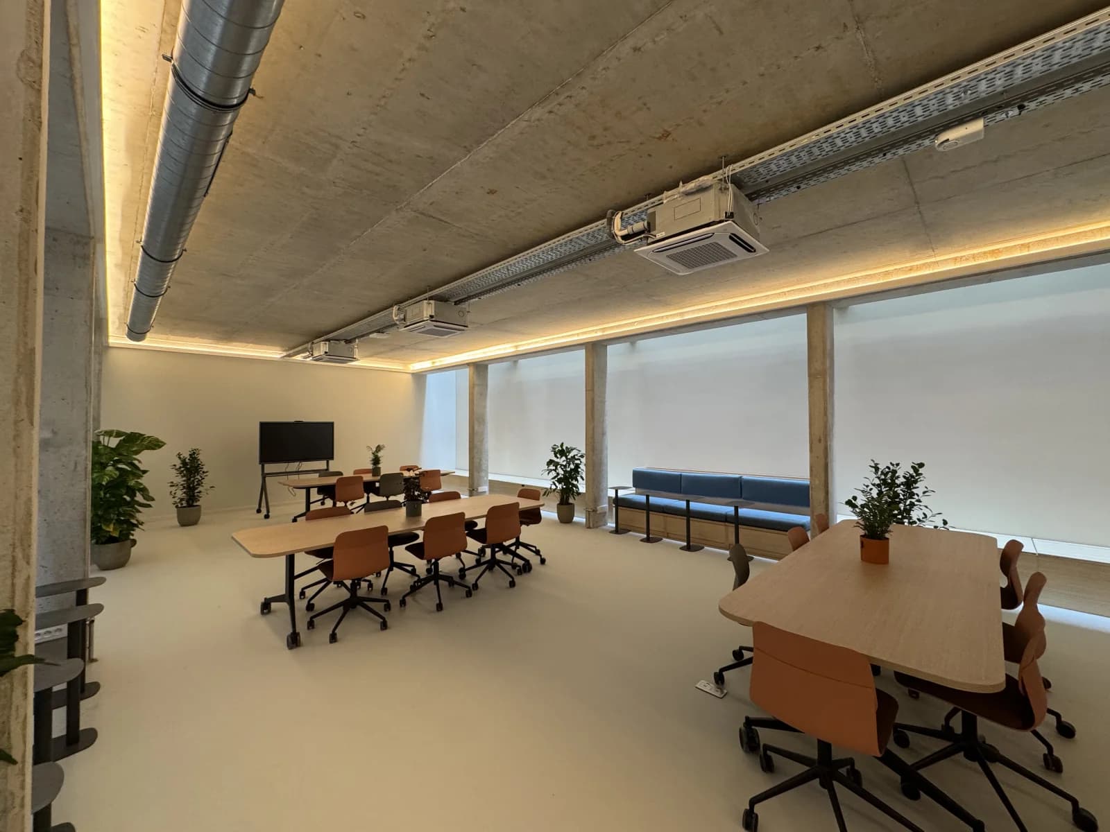 Espace Bureau moderne lumière naturelle - 3