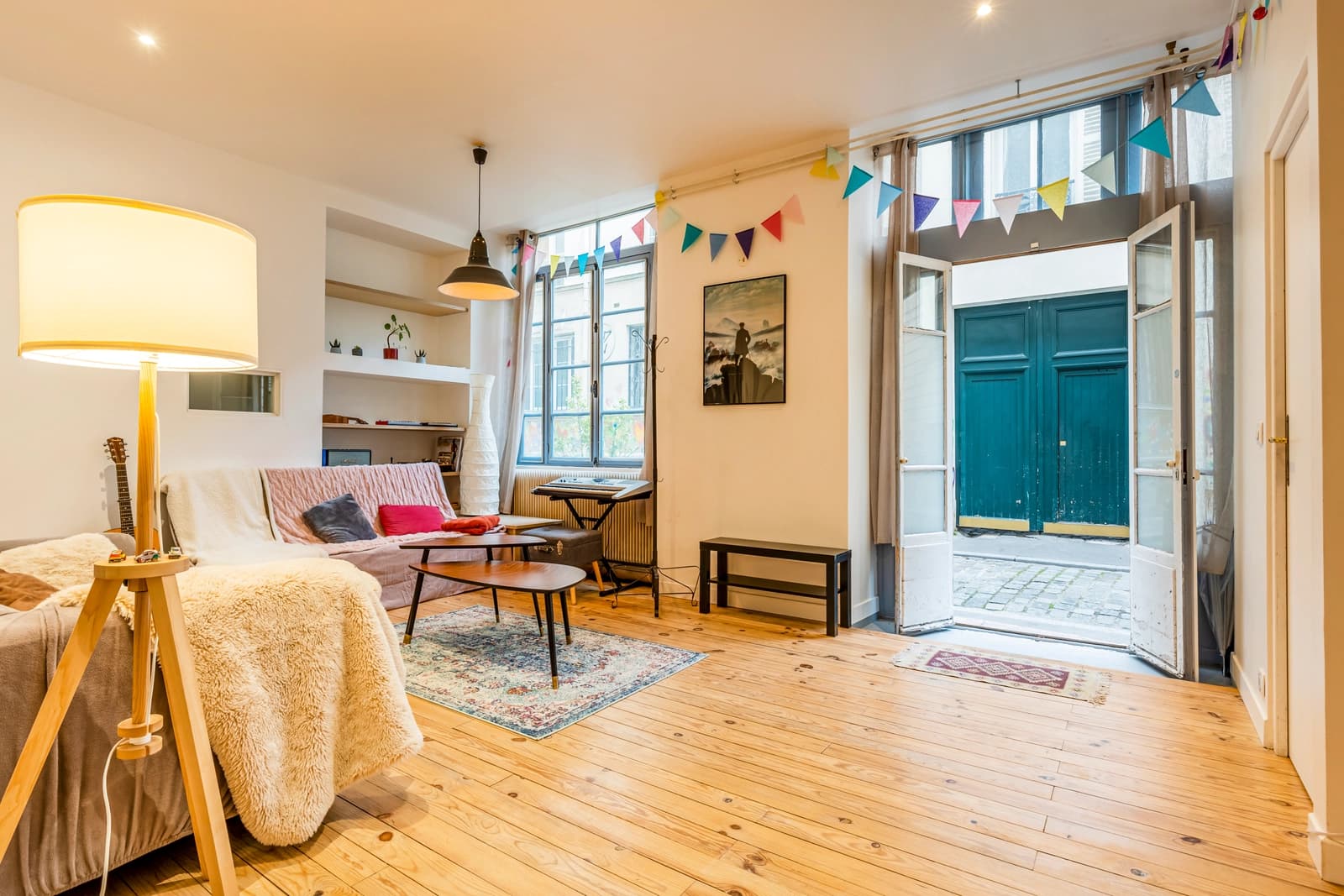 Salon dans Rez-de-chaussée clair avec un souplex de charme - 1