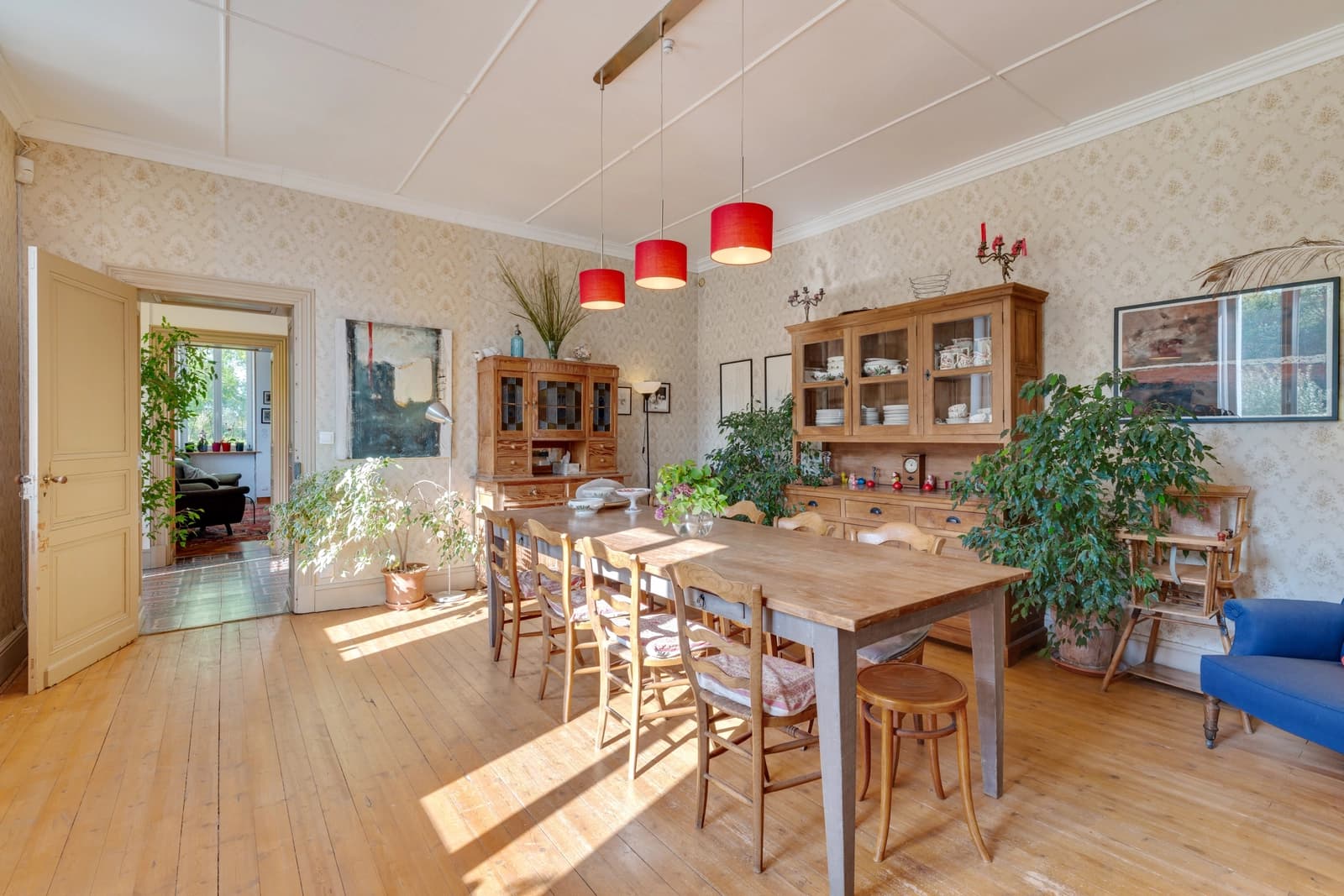 Meeting room in Small, quiet castle on large lot - 1