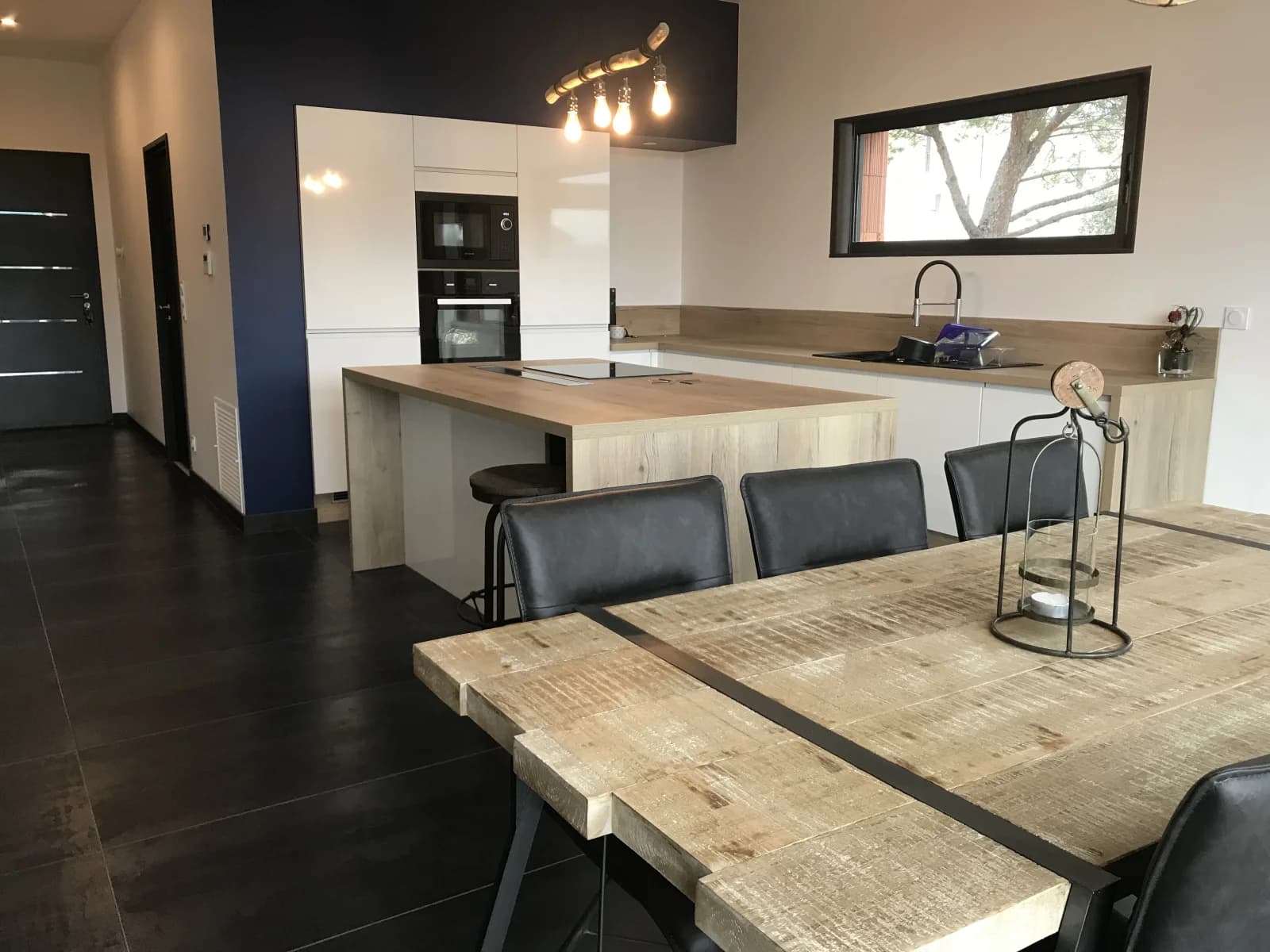 Meeting room in villa at the foot of the garrigue equipped with fiber. - 1