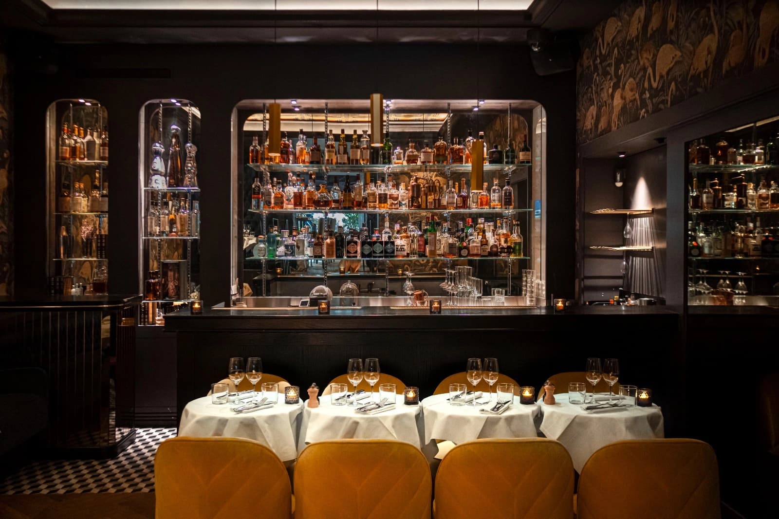 Space Restaurant near the Eiffel Tower with a discreet speakeasy - 0