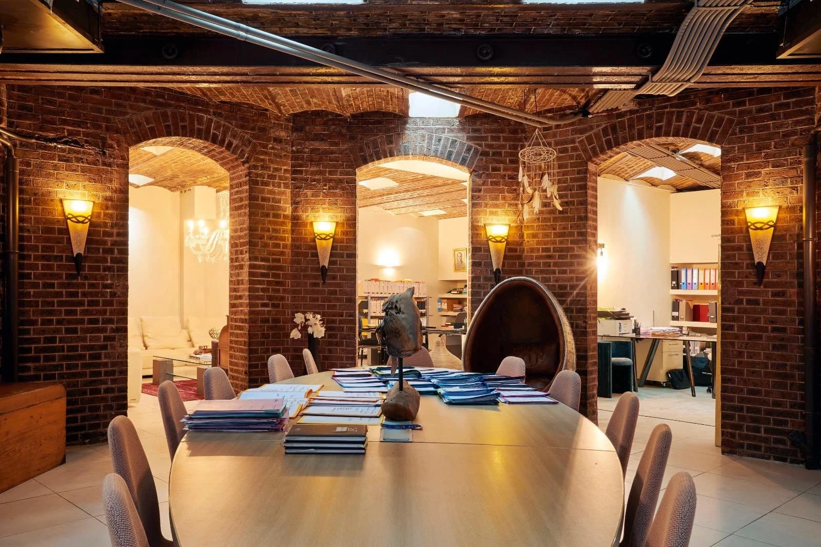 Space Former stables renovated into a modern space - Avenue Foch - 5