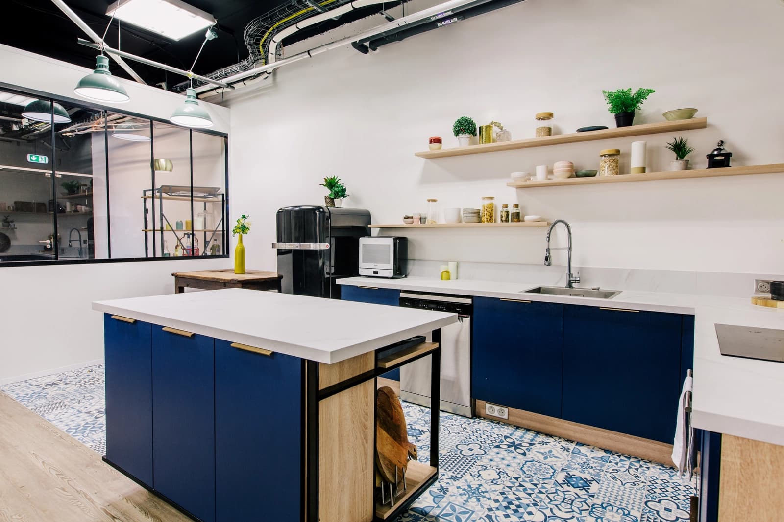 Space A fully equipped kitchen - 4