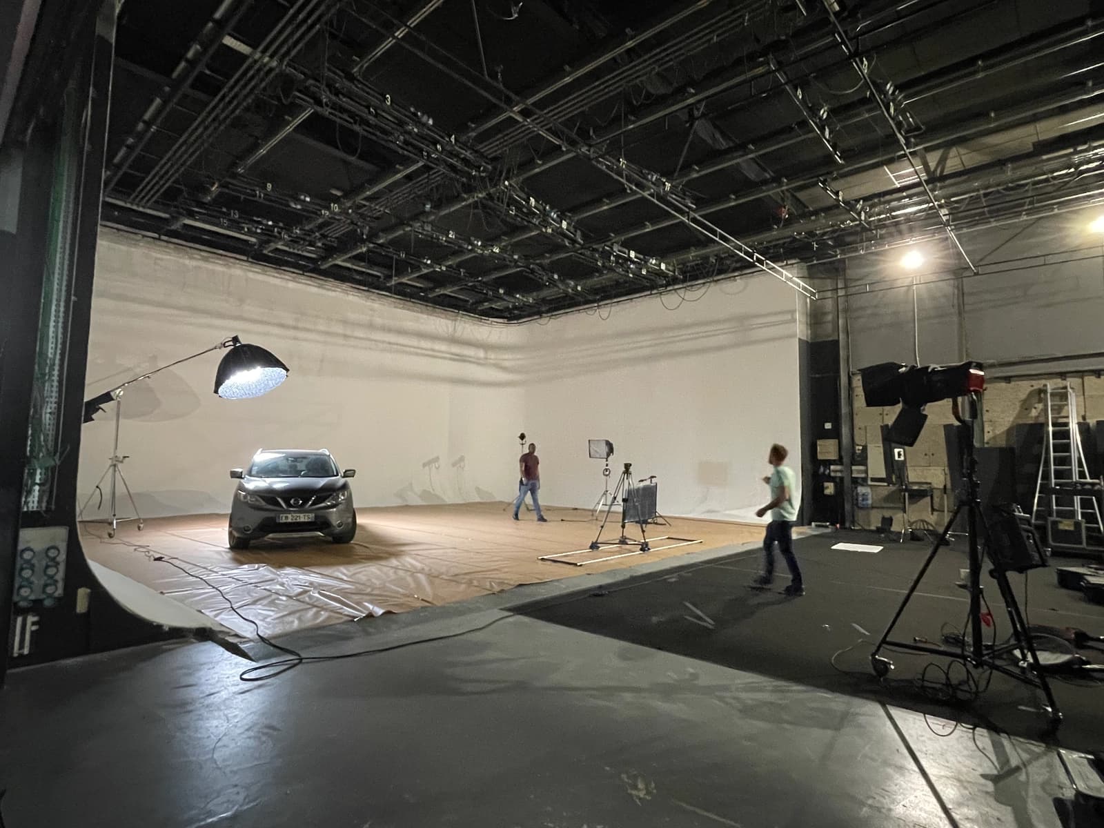 Espace Studio photo, vidéo. Cyclorama 3 fase + sol - 1