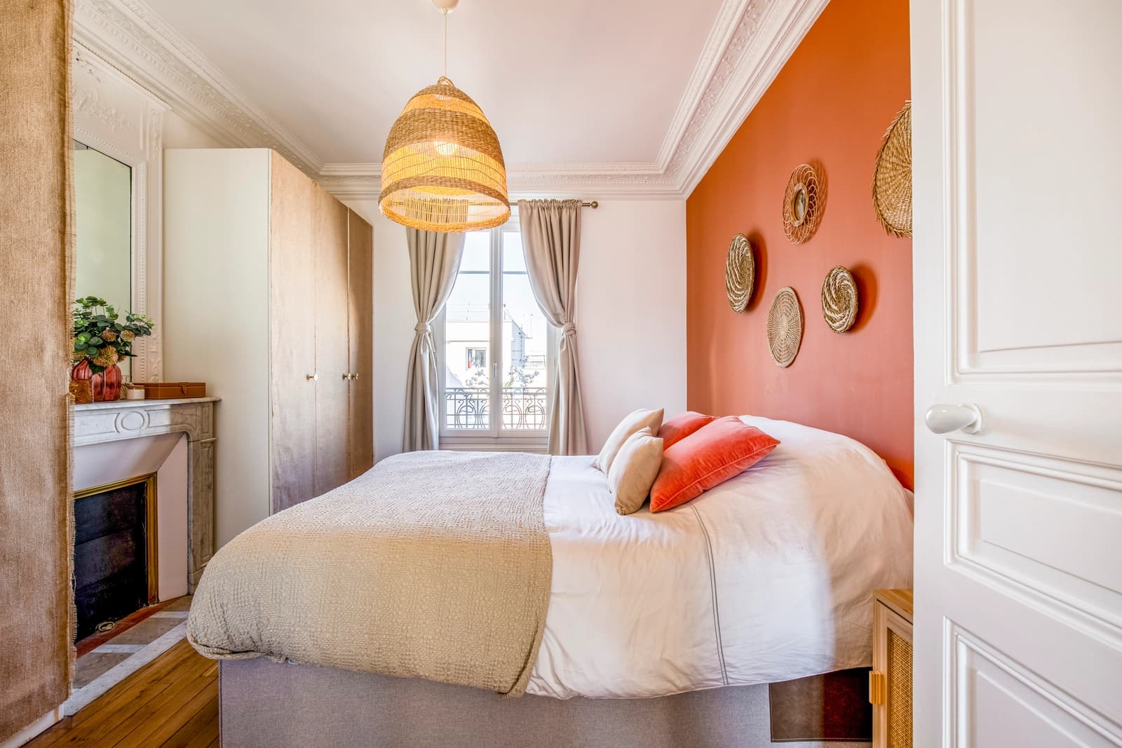 Bedroom in Haussmann apartment with balcony - 1
