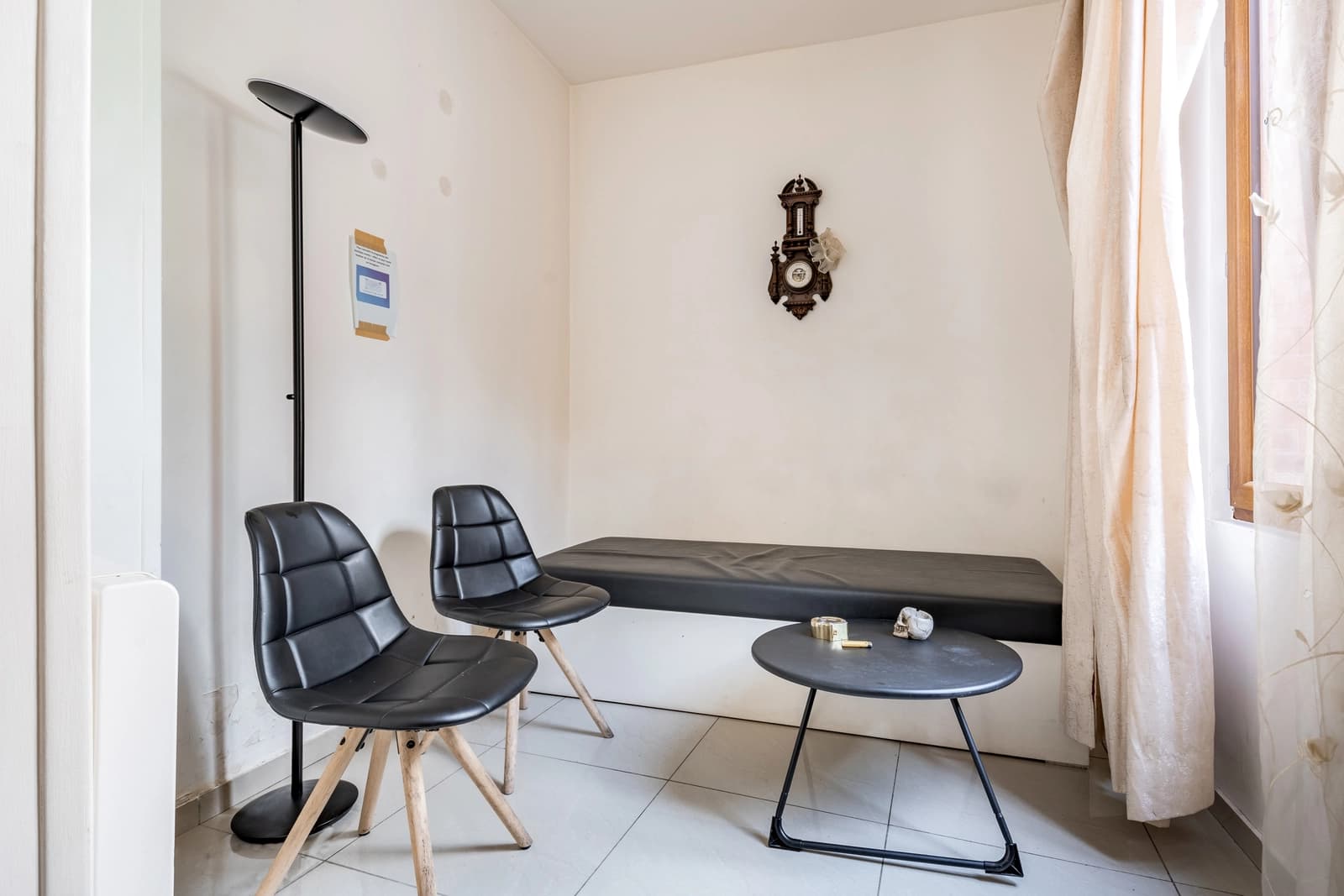 Living room in Manor house combining period charm and contemporary spirit - 1