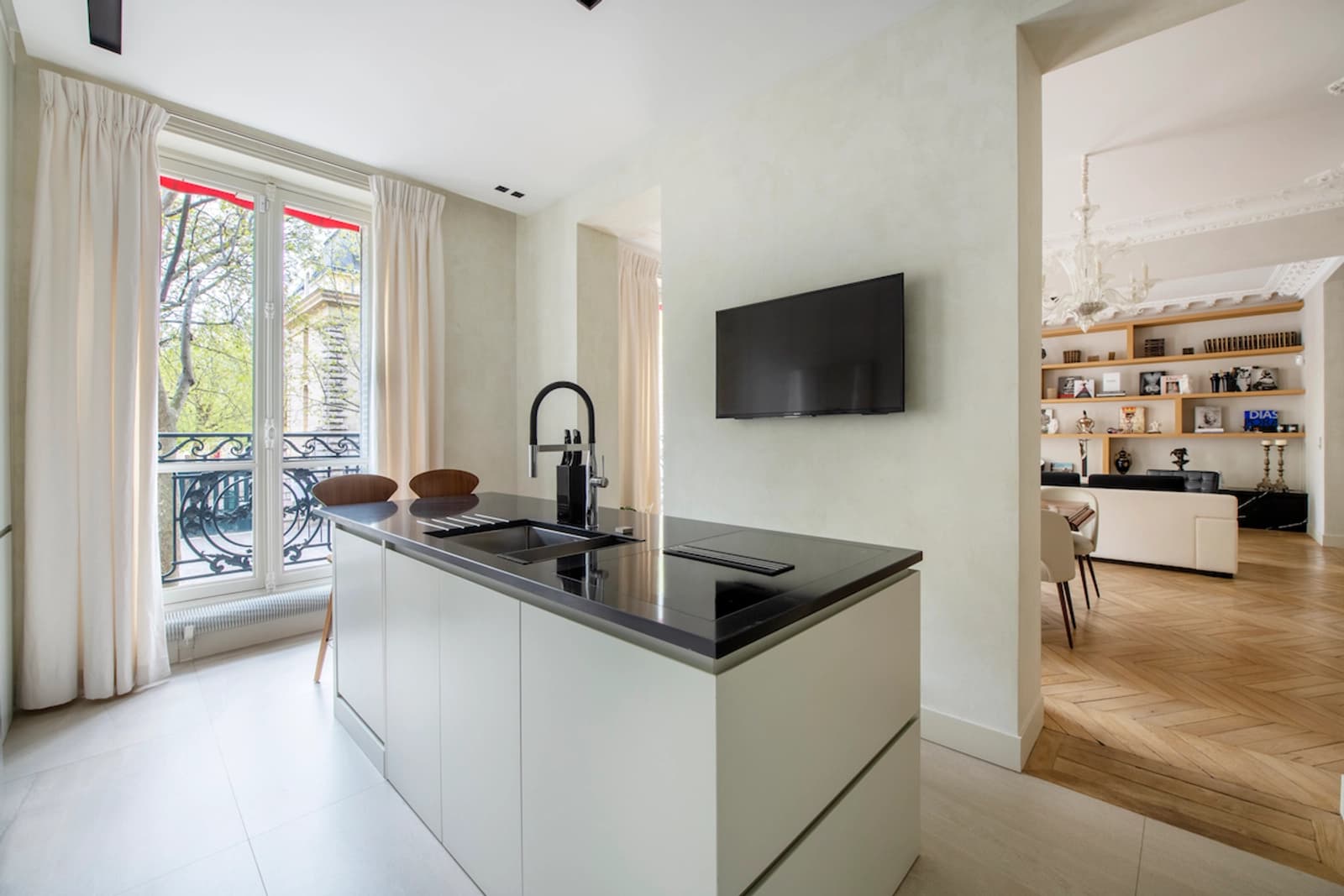 Espace Haussmannien moderne: l'alliance du chic et du design - 5