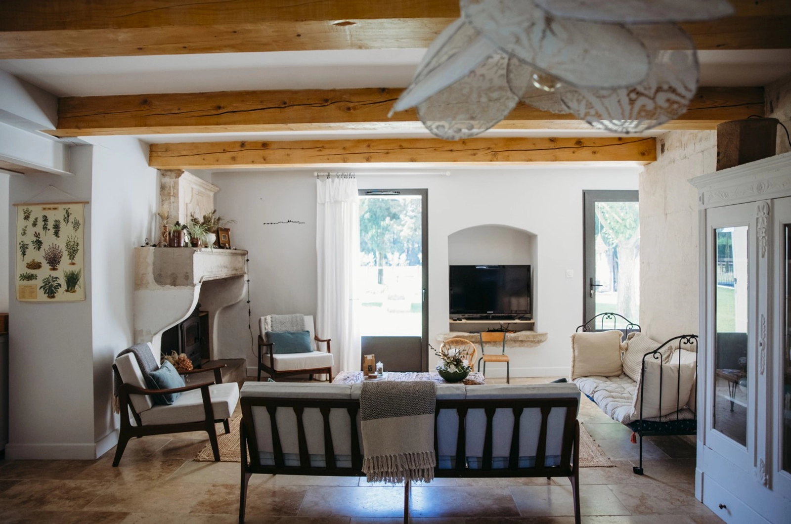 Space Bright Provençal mas with garden and pool - 4