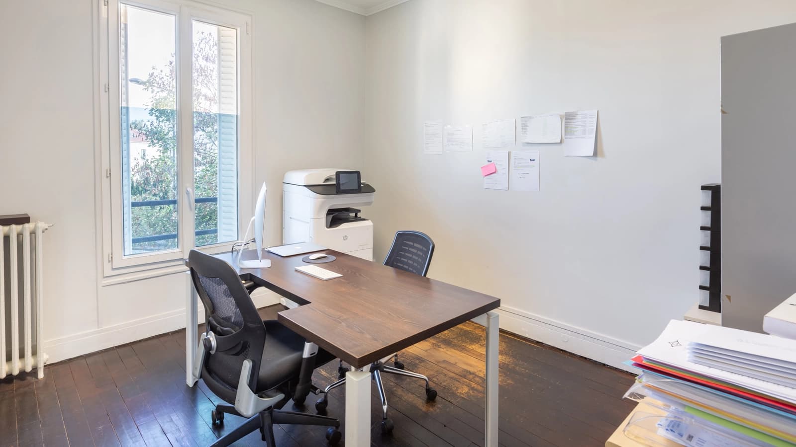 Meeting room in House with garden and parking for office use - 1