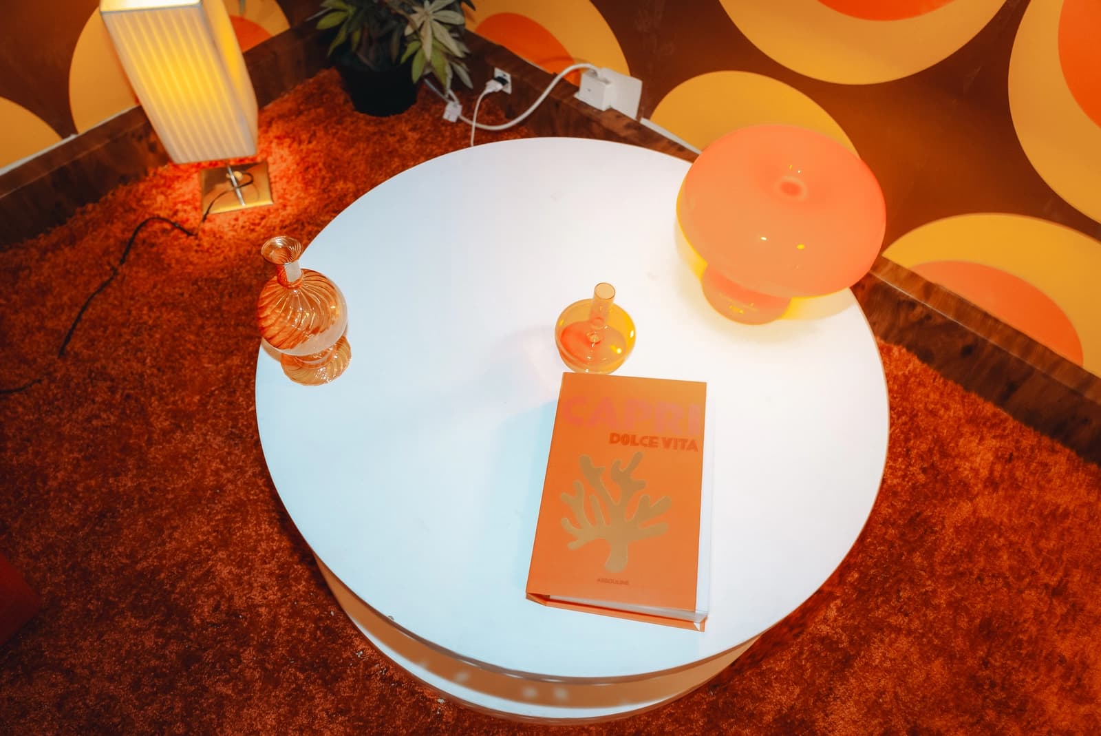 Espace Décor orange années 70 pour tournage et shooting - 3