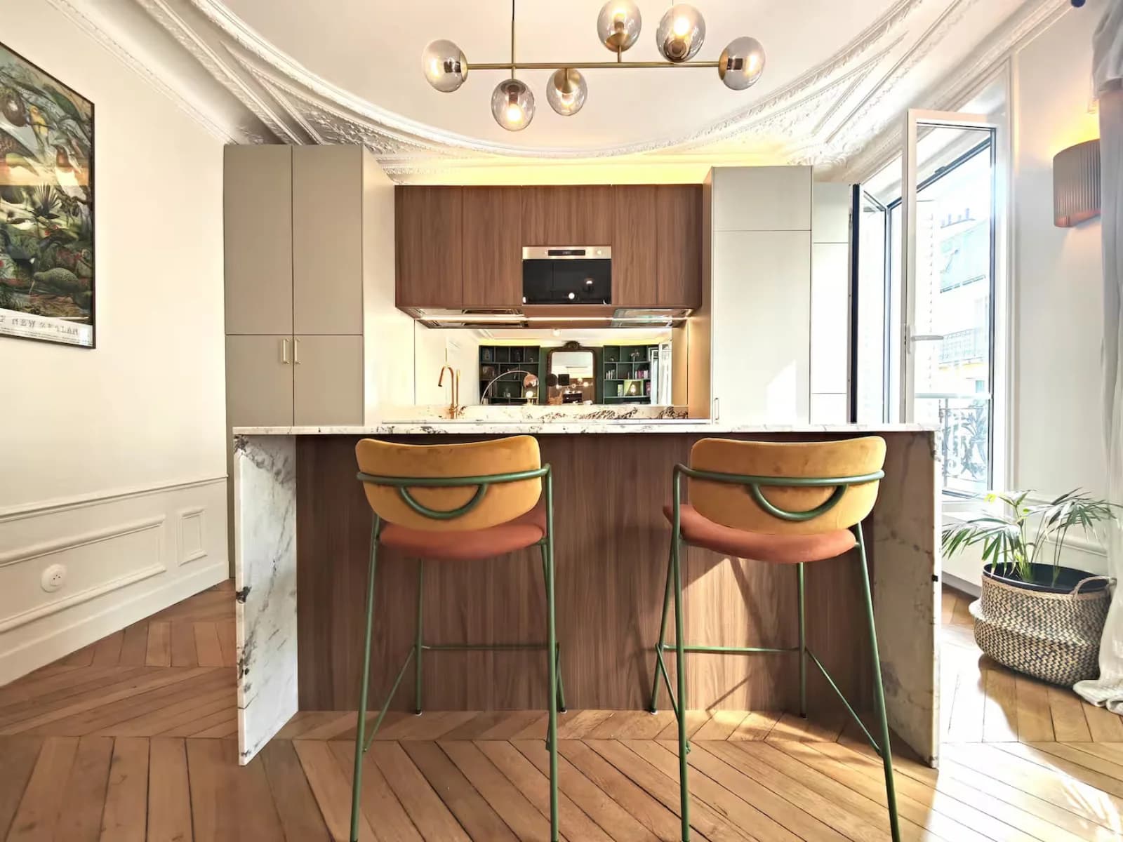 Space Elegant Haussmann apartment in Square d'Anvers - 2