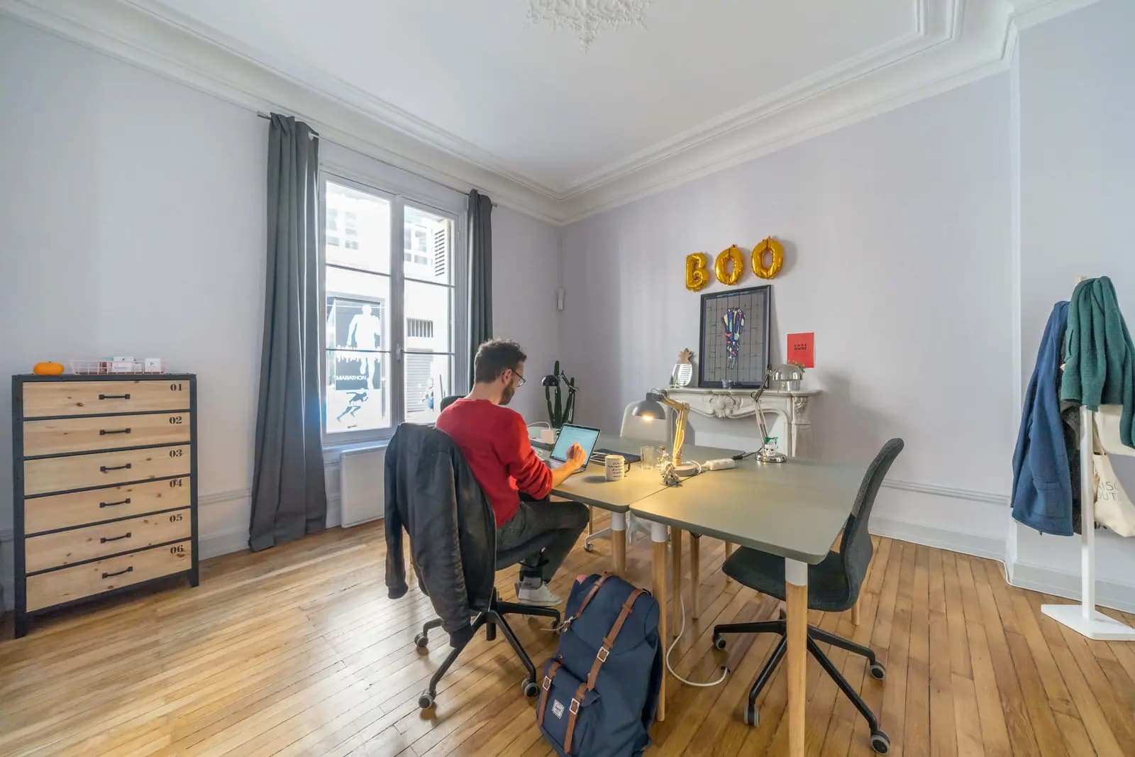 Comedor en L’Atelier en Tours: un espacio inspirador y acogedor - 1