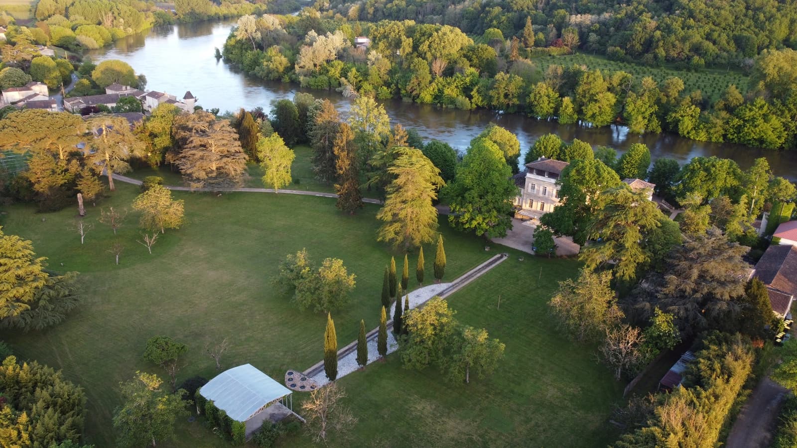 Espace Un château authentique en bord de Garonne - 3