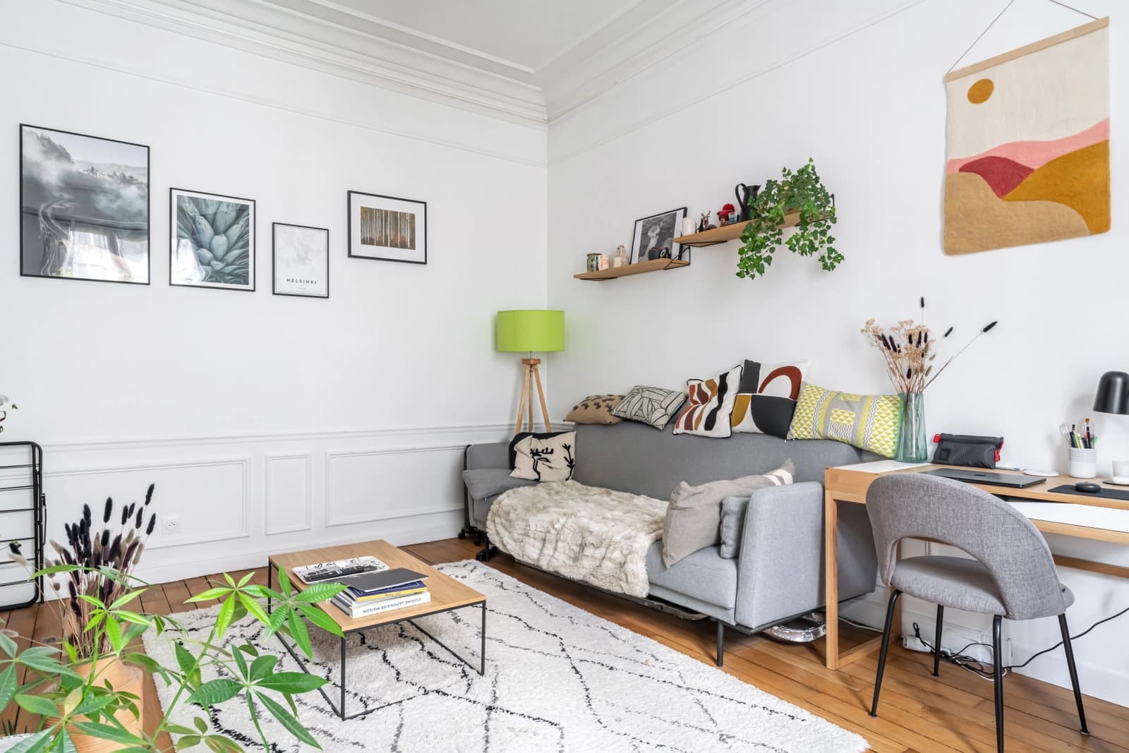 Space Apartment with old-world charm and fireplace - 1