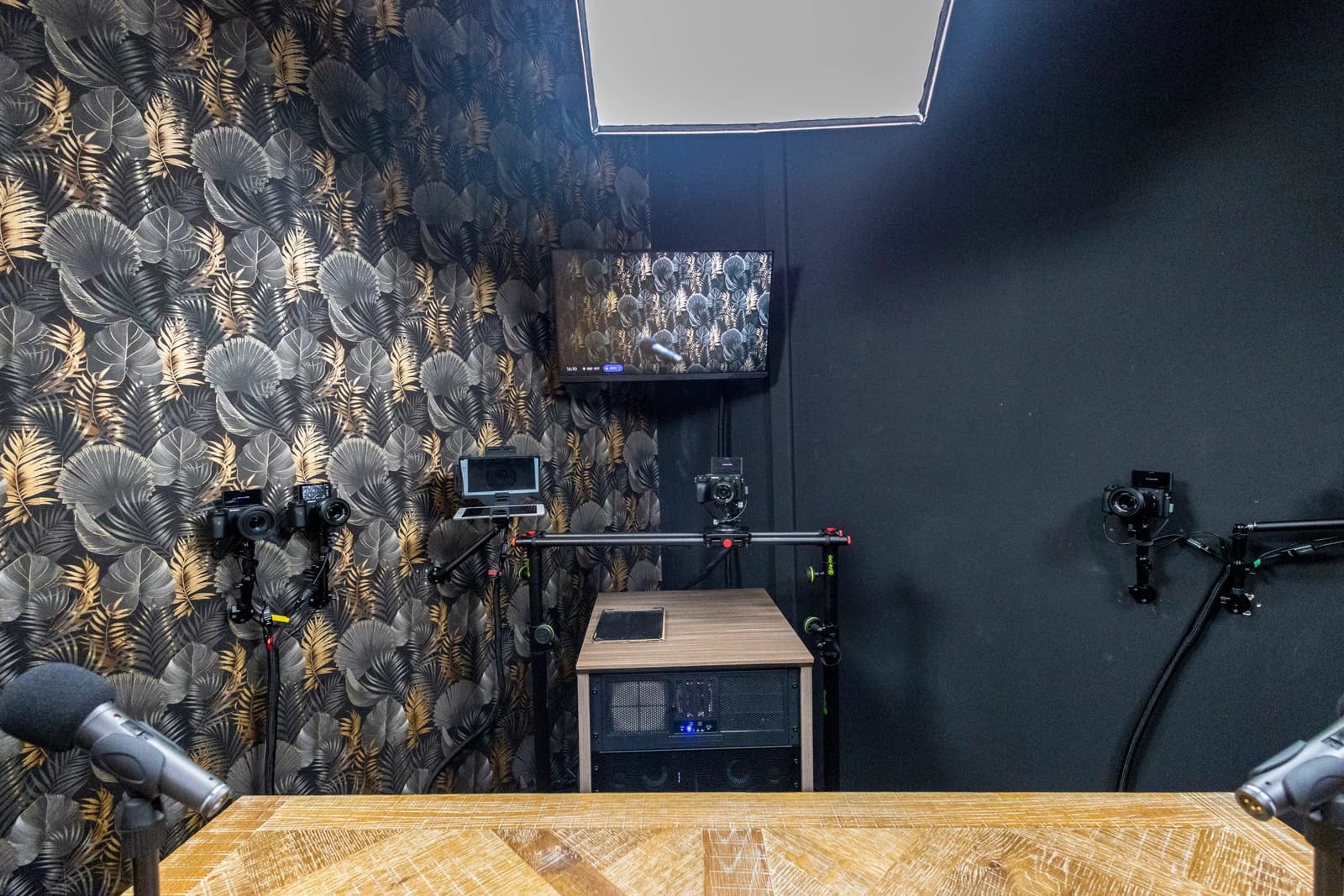 Space Video studio for podcasts and broadcasts - 4