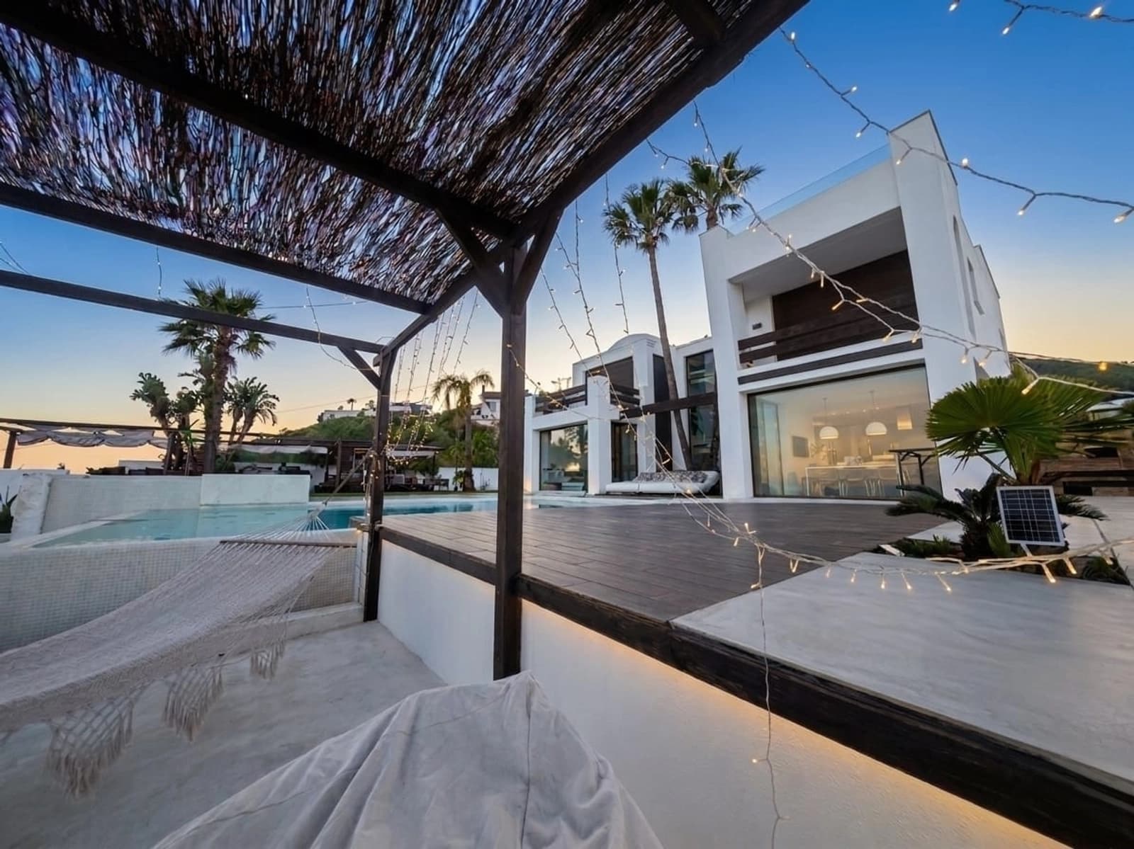 Space Spectacular chalet with panoramic sea views - 3