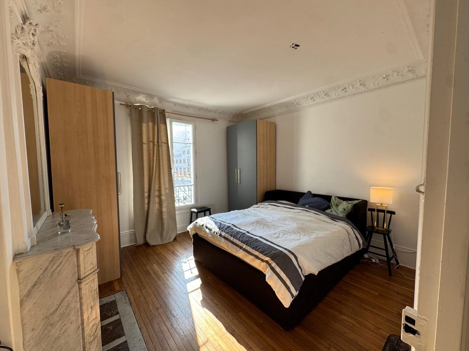 Space Art Nouveau apartment with terrace - Bright, family-friendly film location - 4