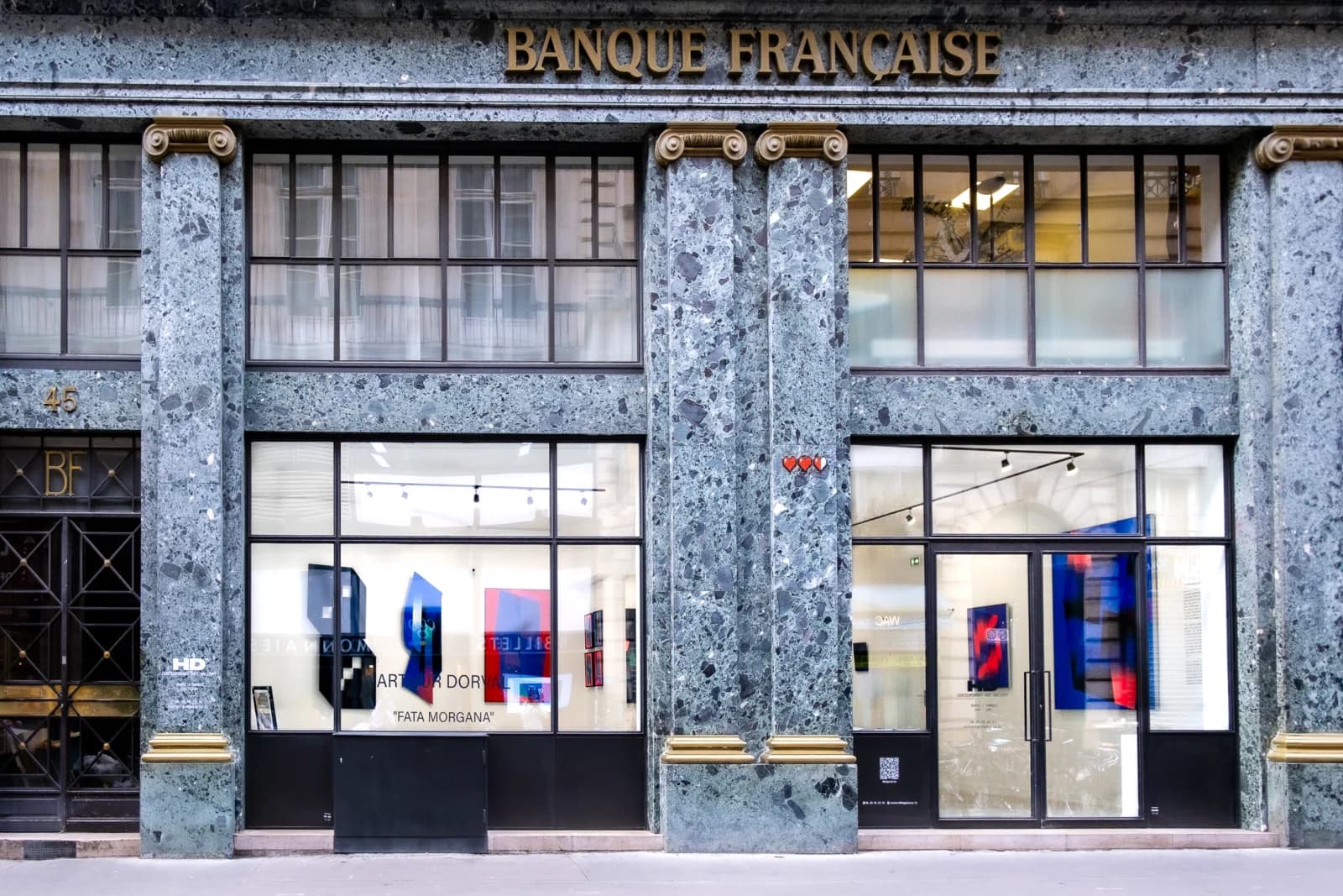 Espace d'exposition: boutique, galerie et présentation