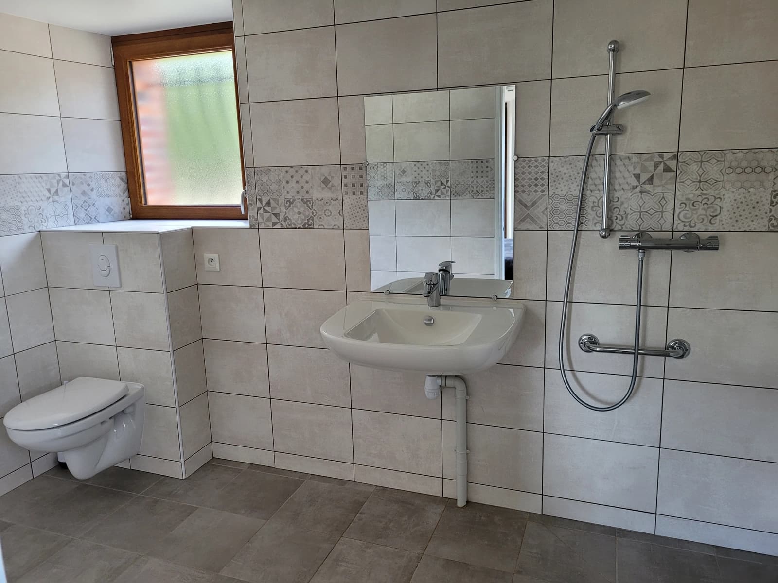 Space Large house with woods, pond and barn - 4