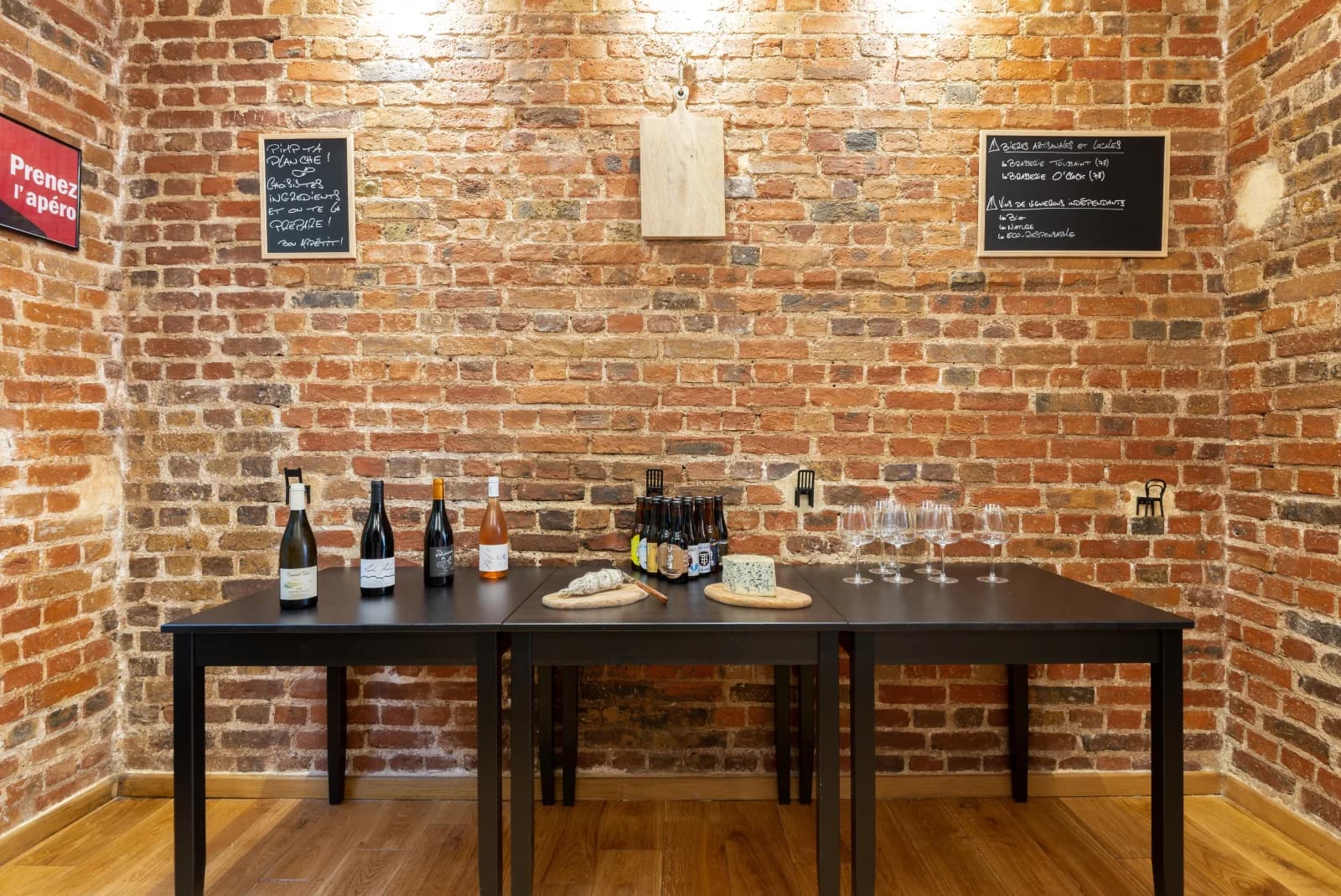 Espace Le Bar et son mur de briques rouges, cachet authentique - 5