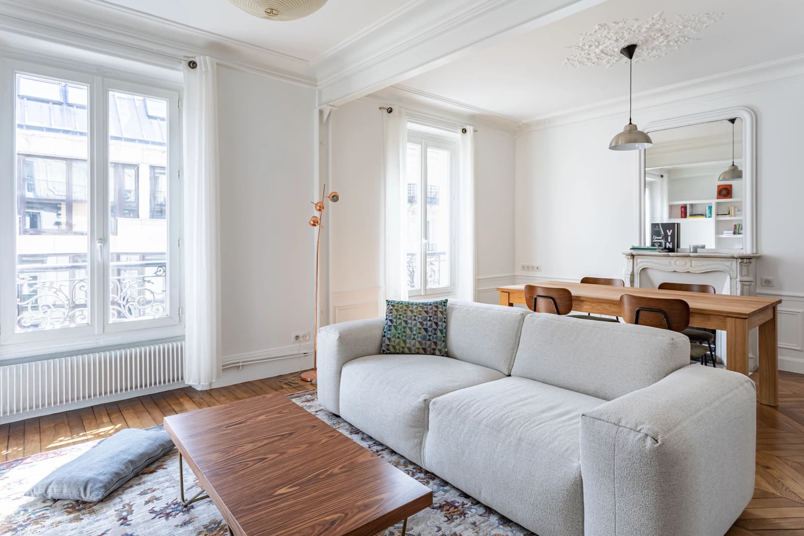 Salon dans Paris 18e: appartement d'architecte lumineux - 1