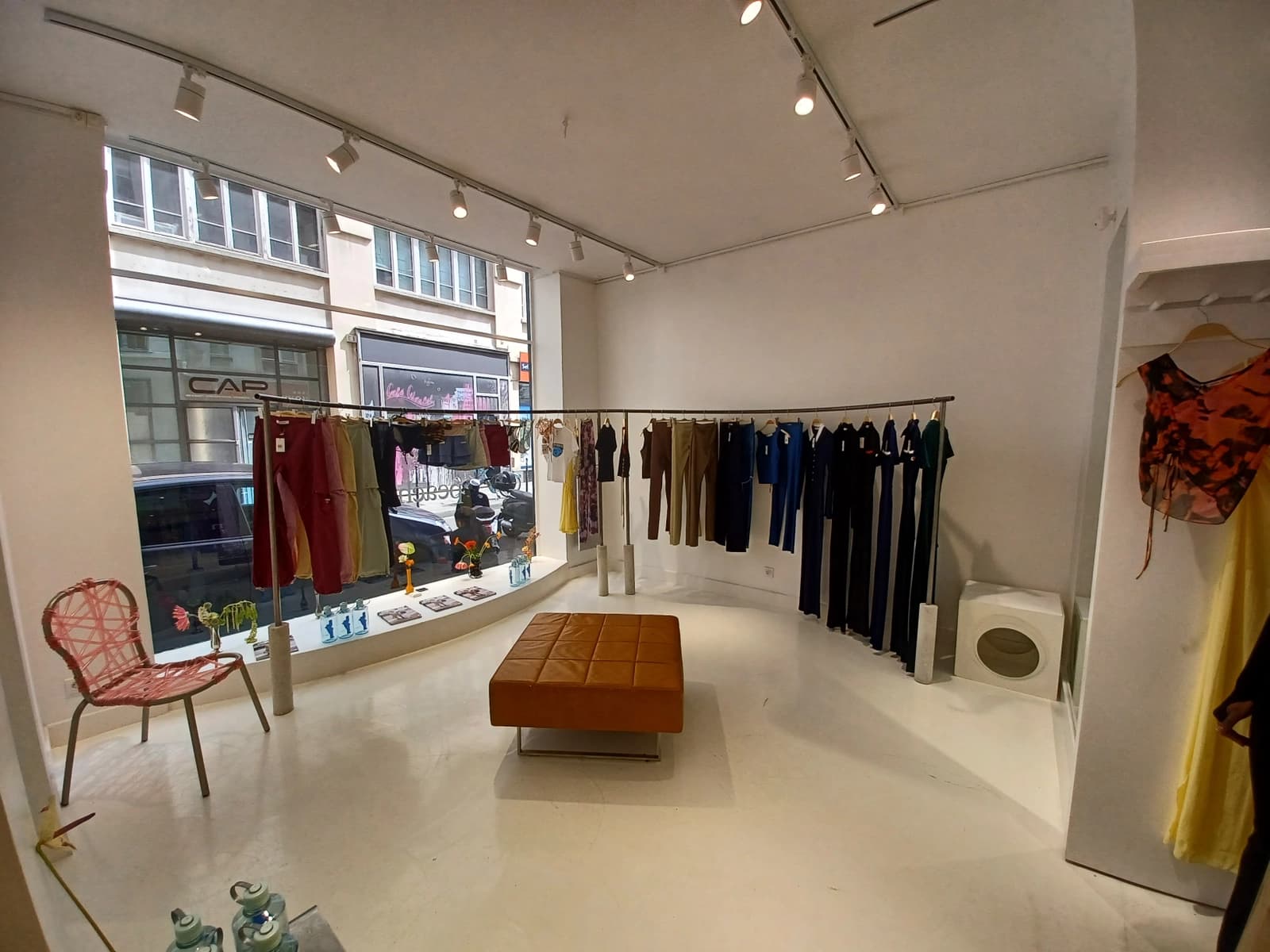 Salon dans Un lumineux magasin en plein cœur du Marais - 1