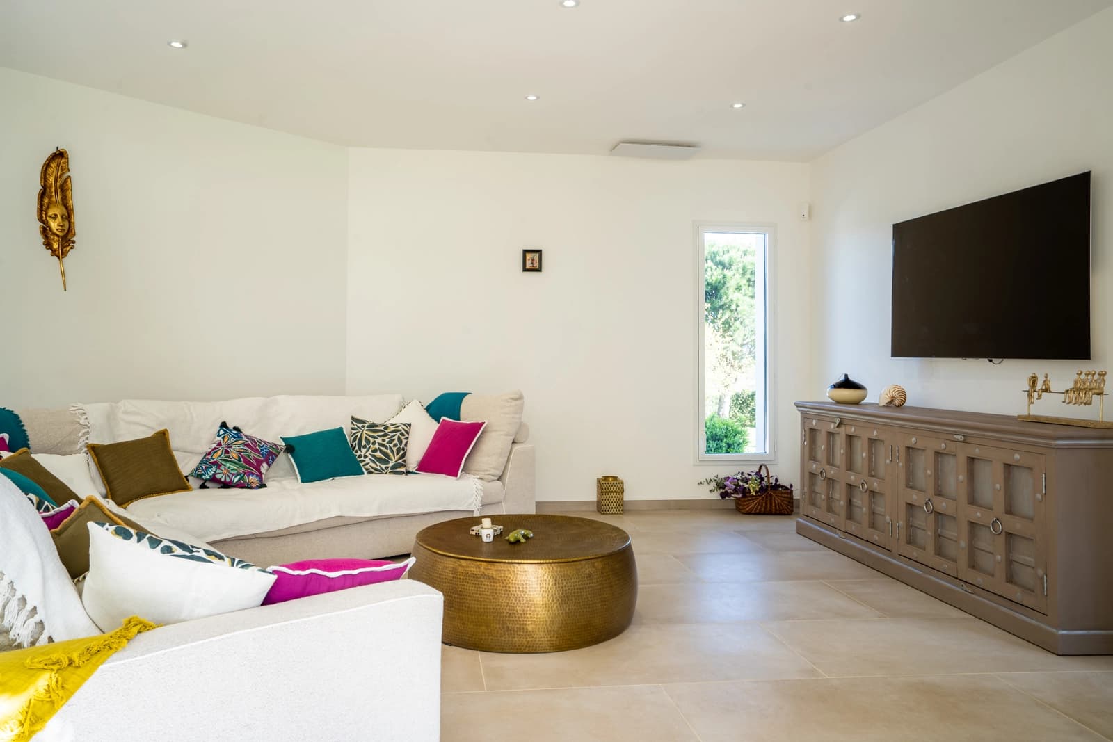 Living room in Beautiful villa with pool - 1