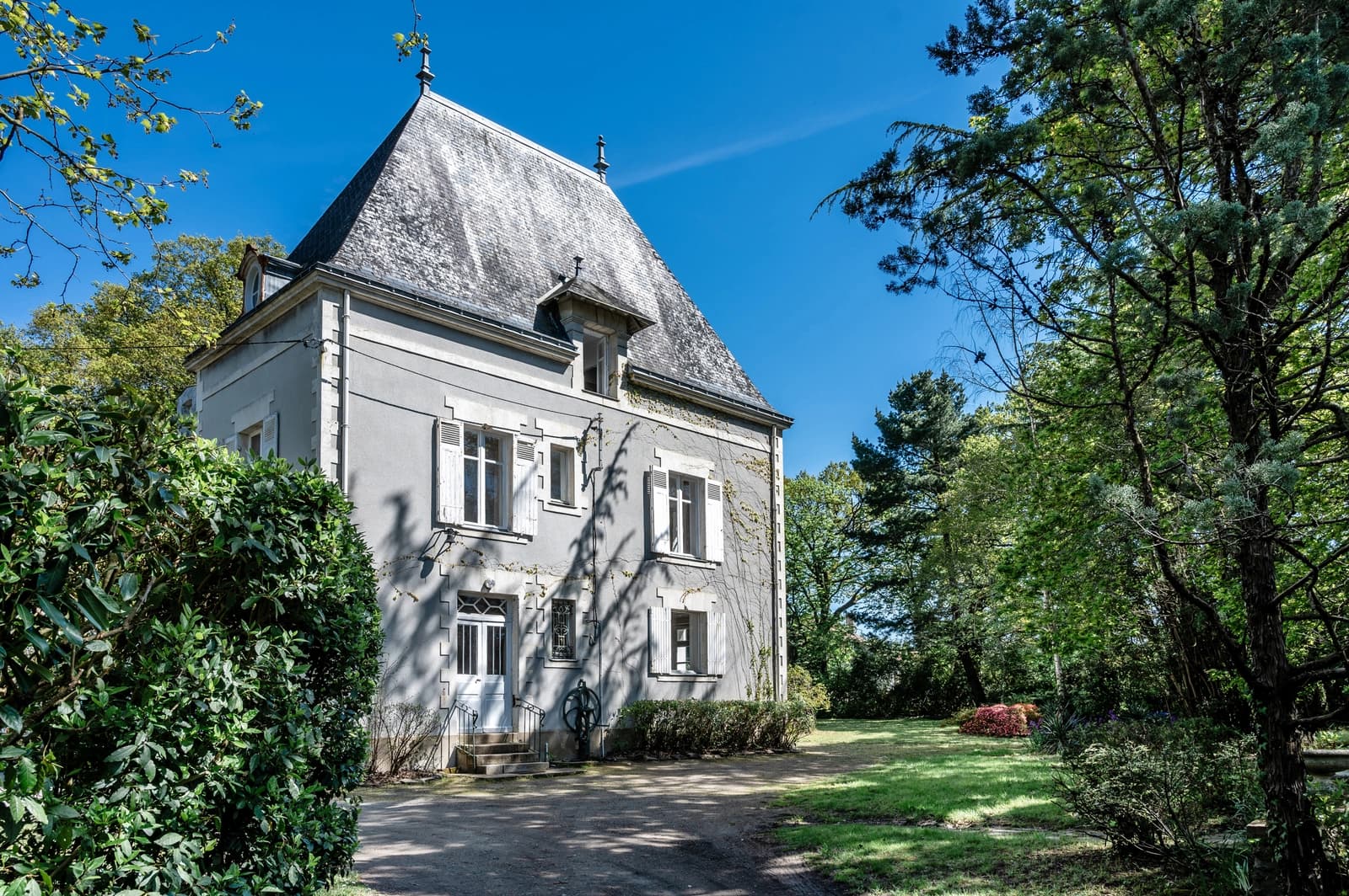 Space Le Manoir de La Plume: elegant shooting location in Nantes - 0