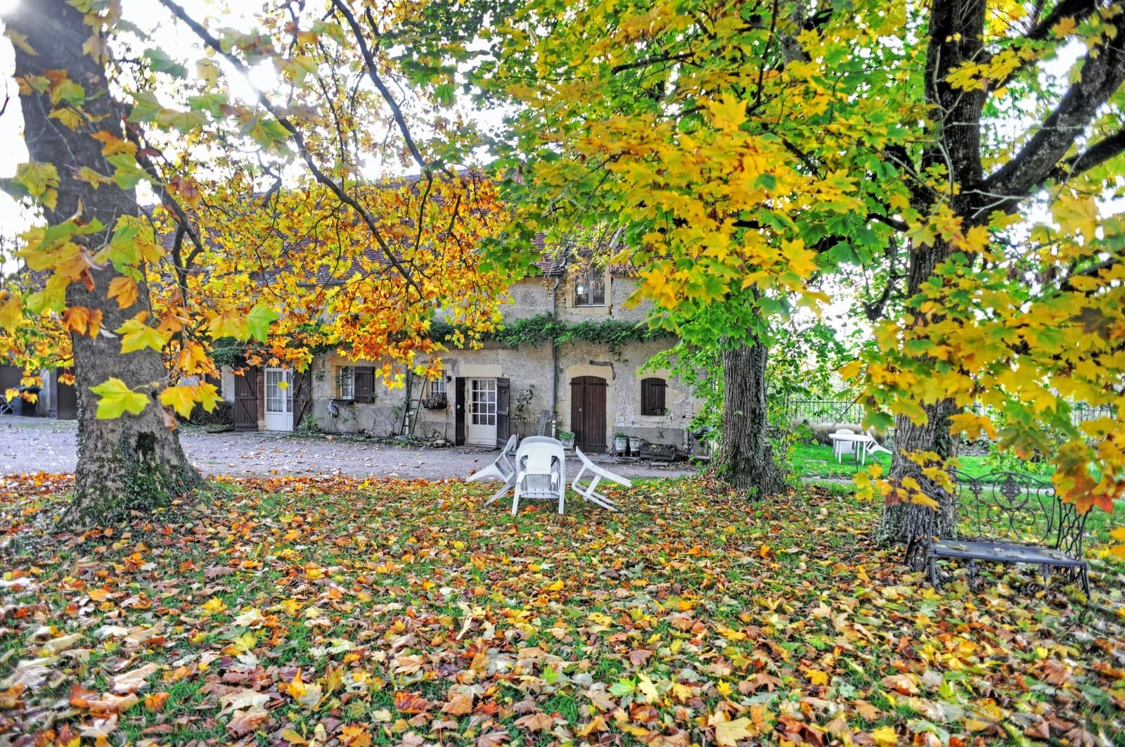 Espace Charmante longère nichée dans un parc arboré - 4