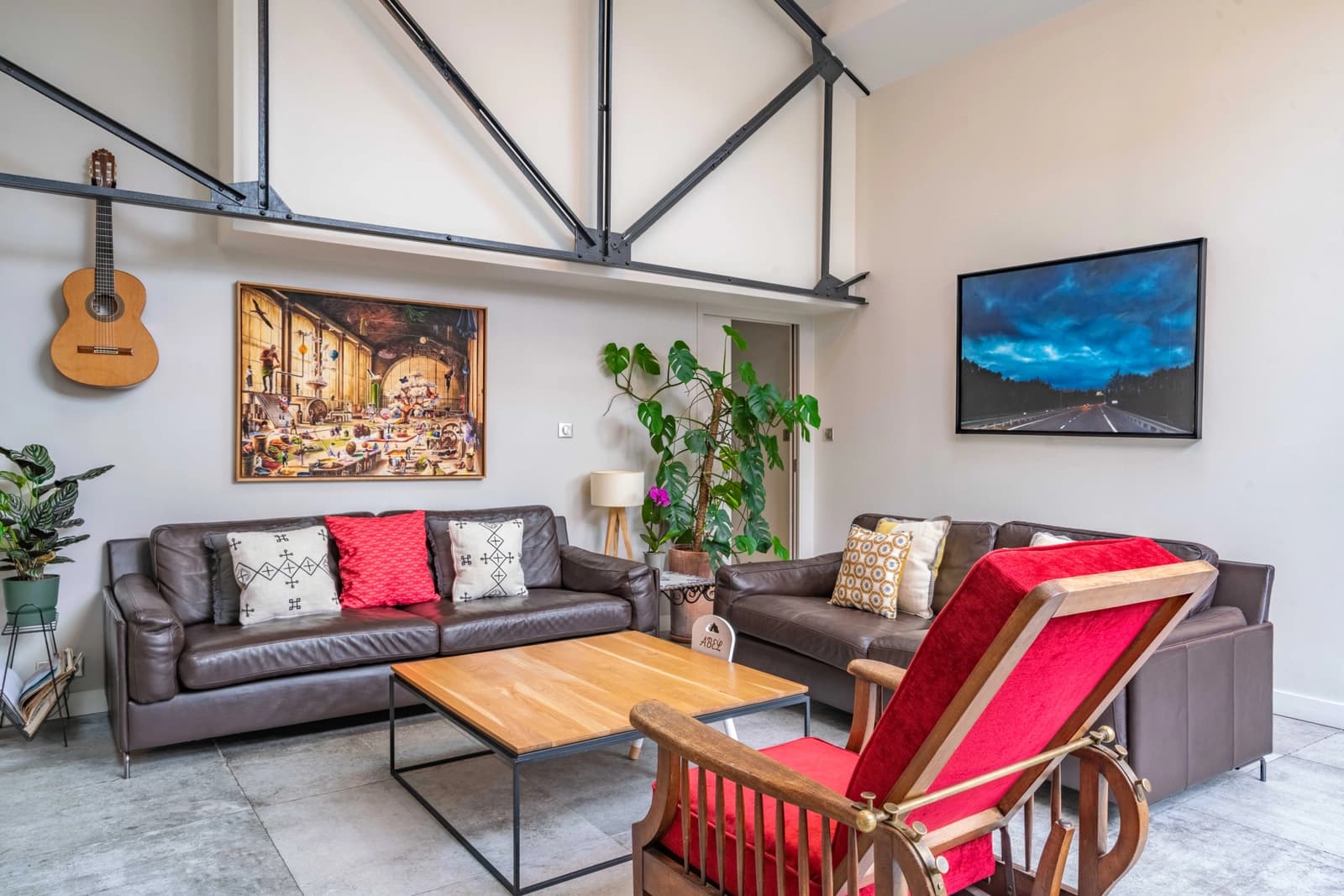 Space Industrial-style patio apartment - 4