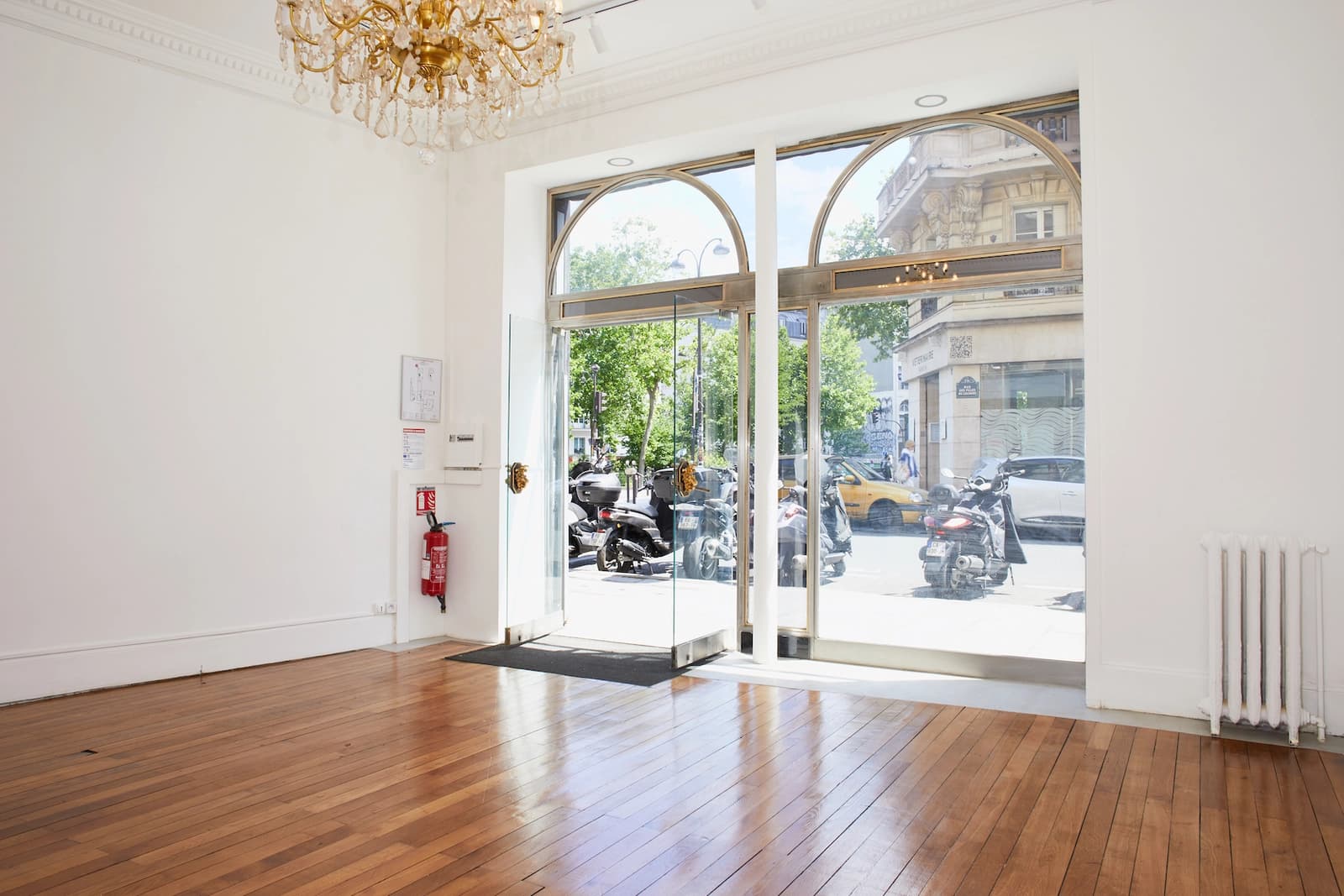 Salle de réunion dans Belle boutique avec grande visibilité au coeur du Marais - 1