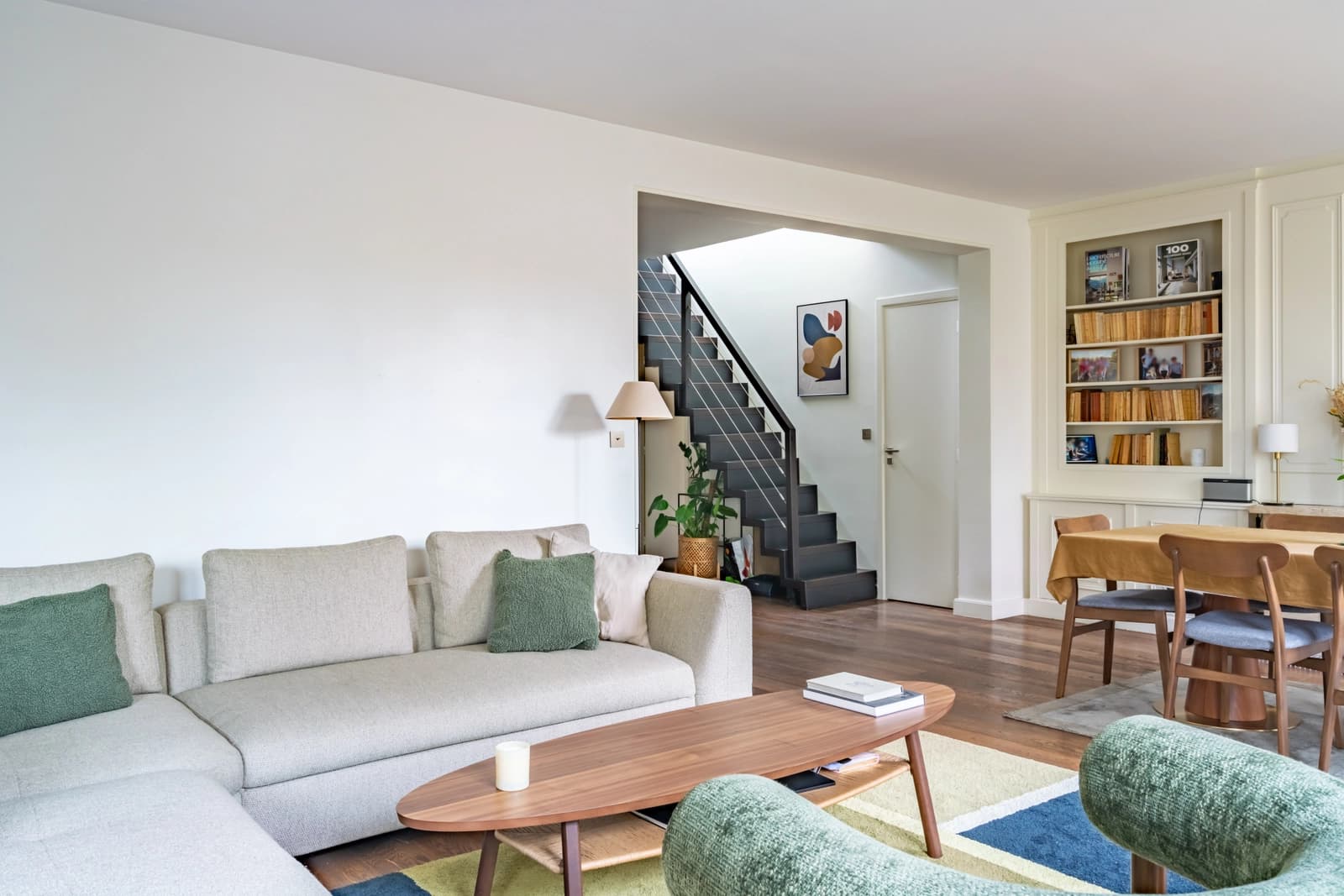 Space Apartment & large tree-lined rooftop on line 1 - 4