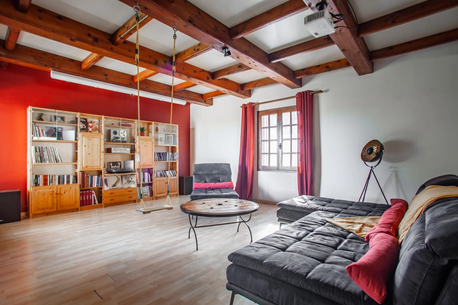 Living room in Charming and spacious upstairs villa - 1