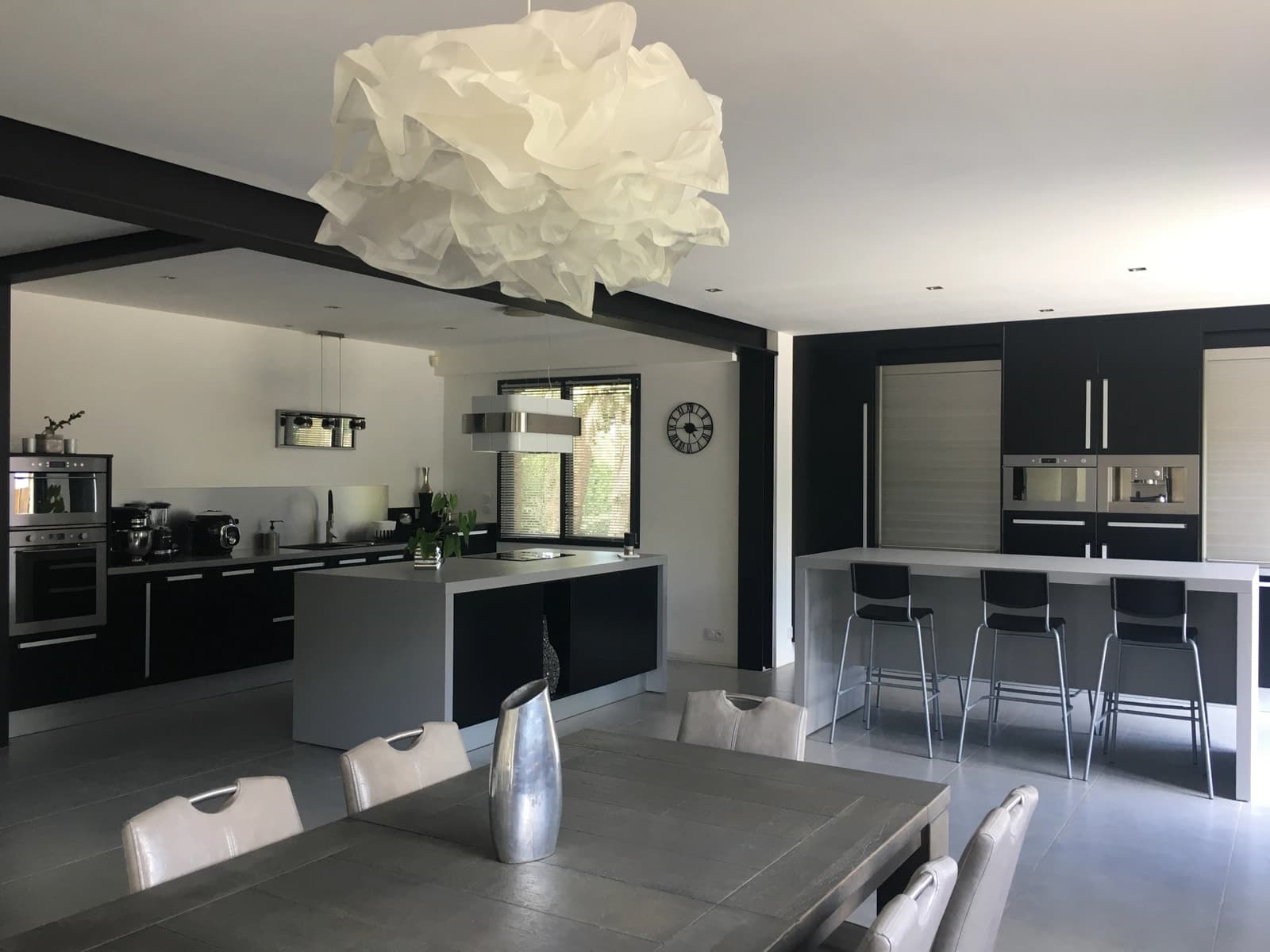 Comedor en Espacio agradable, luminoso y perfectamente amueblado. - 1