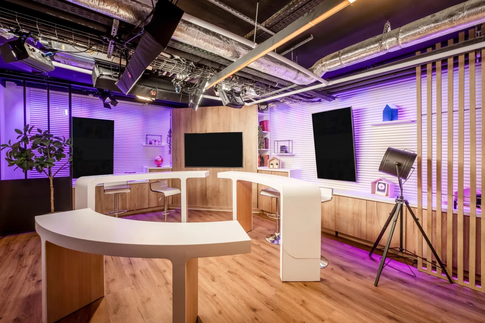 Space Le Jab: podcast studio with contemporary design - 0