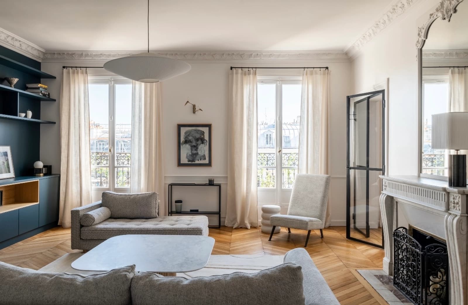Living room in Bright apartment at the foot of the Arc de Triomphe - 1