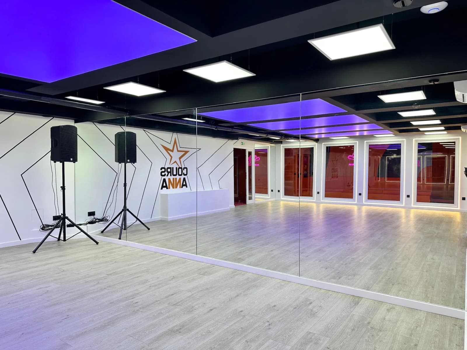 Space Dance studio, singing room, Star Academy vibe - 1