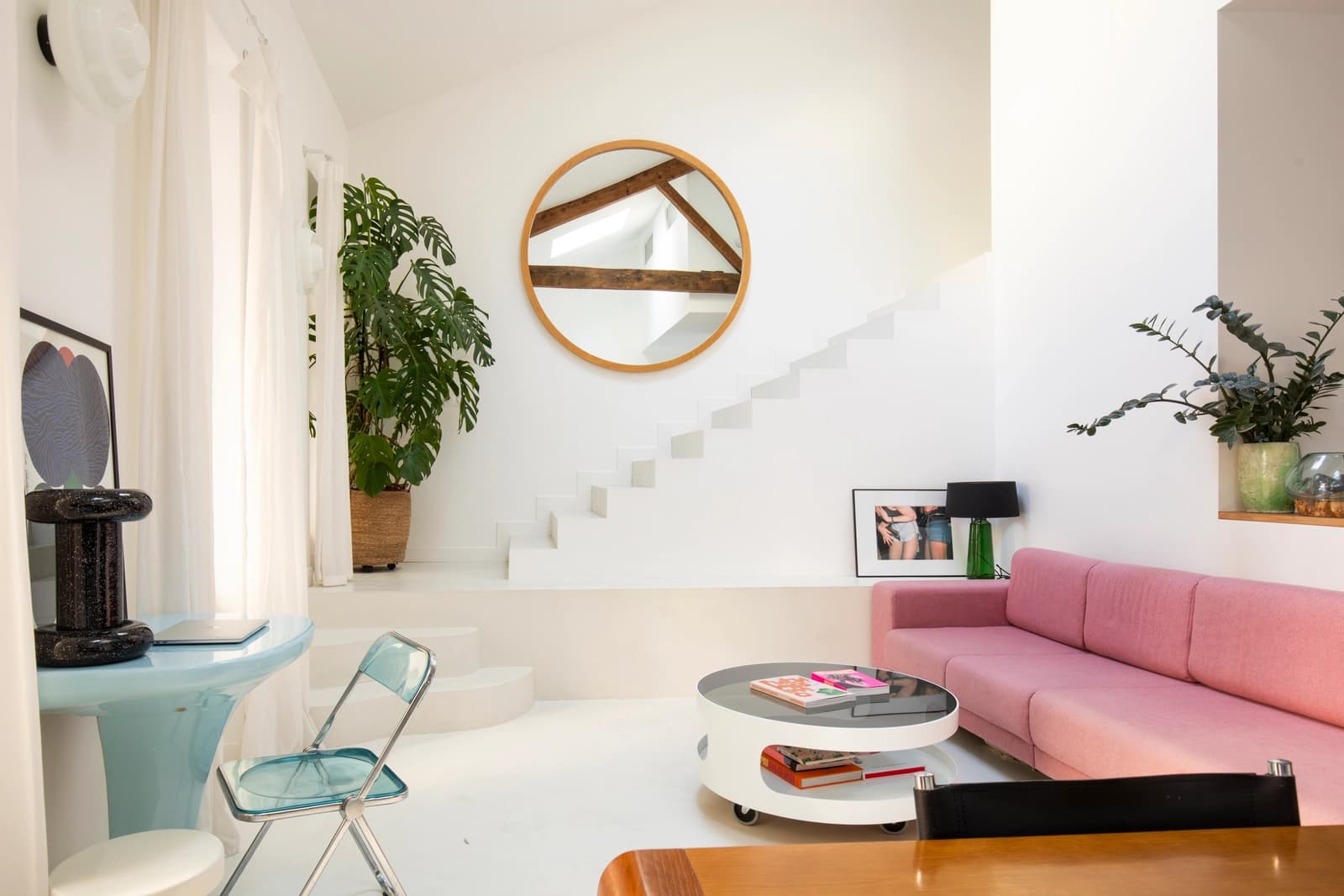 Space Modern and Minimalist House - 1