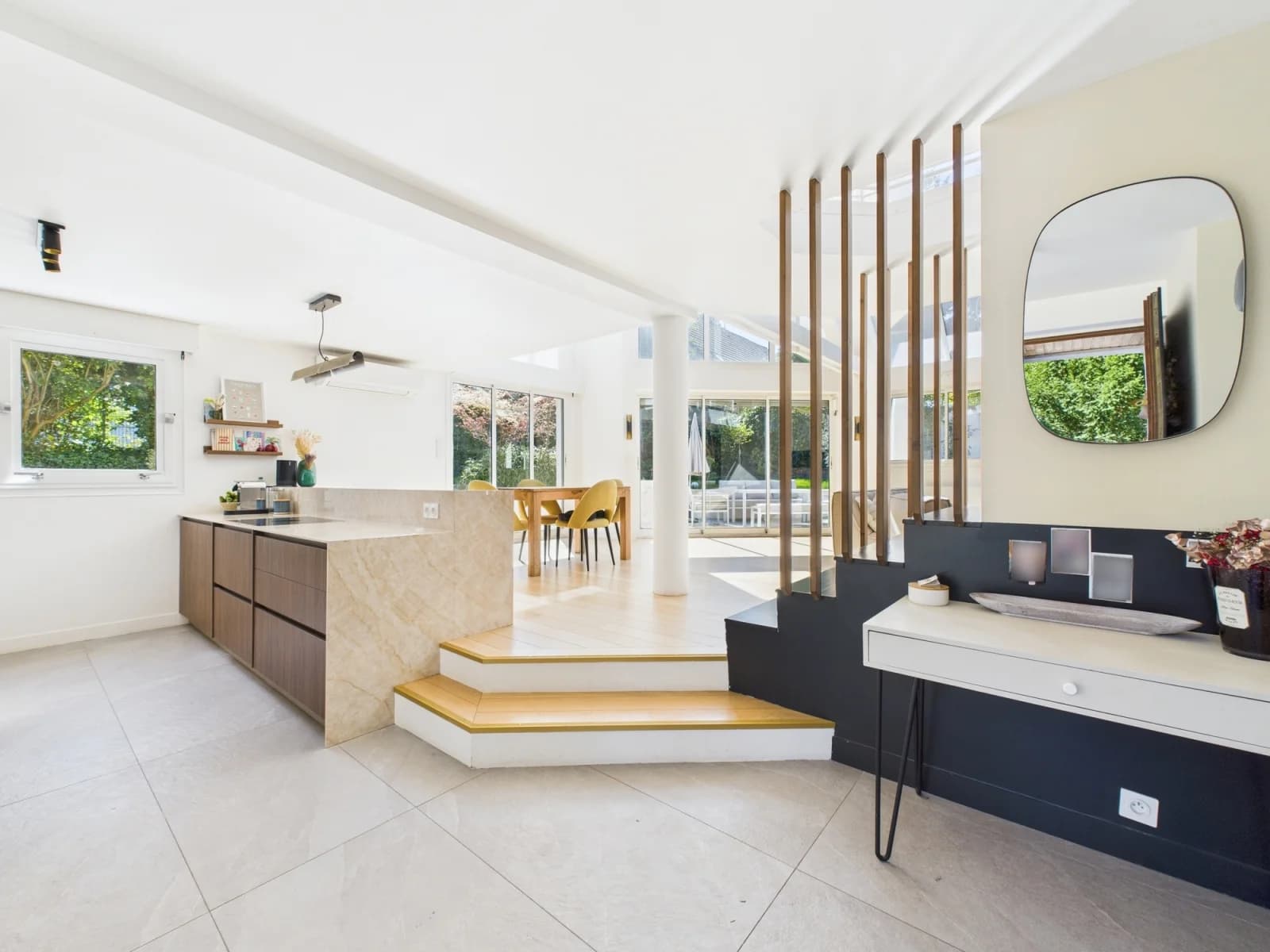 Space Architect-designed house with a designer kitchen, parking, terrace and garden - 2