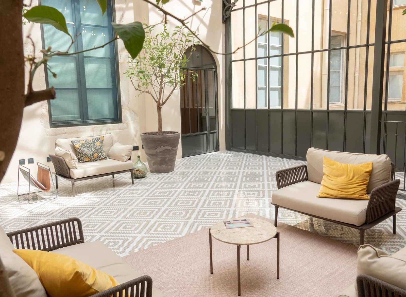 Sala en El Jardín de Invierno: un oasis de verdor y luz - 1