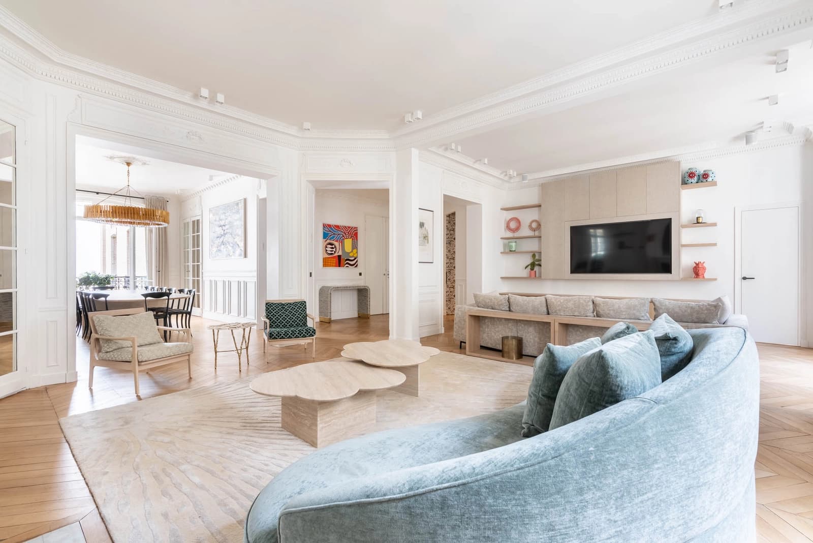 Space Luxury Apartment with Parisian Chic - 5