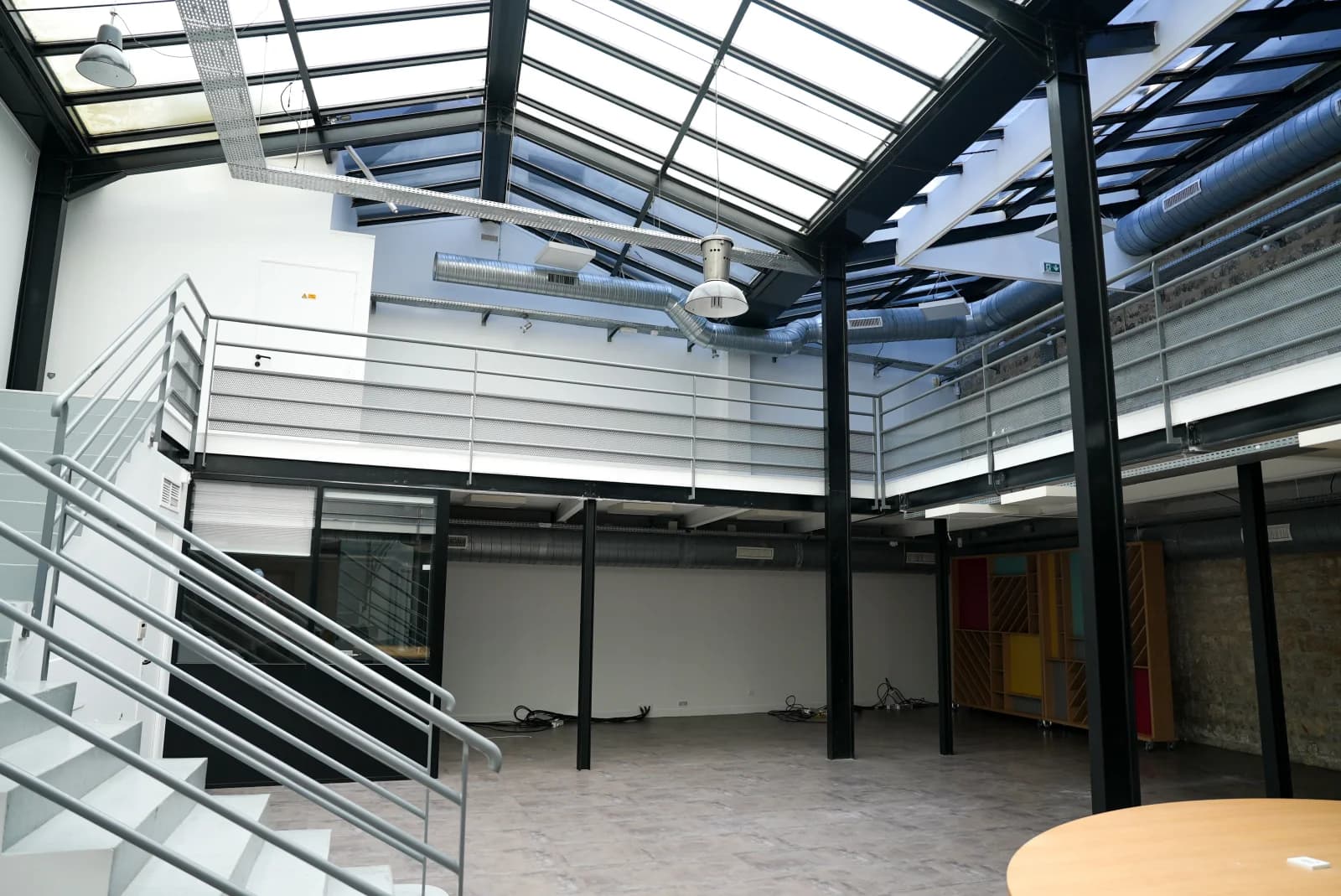 Espace Loft avec verrière spectaculaire - 4