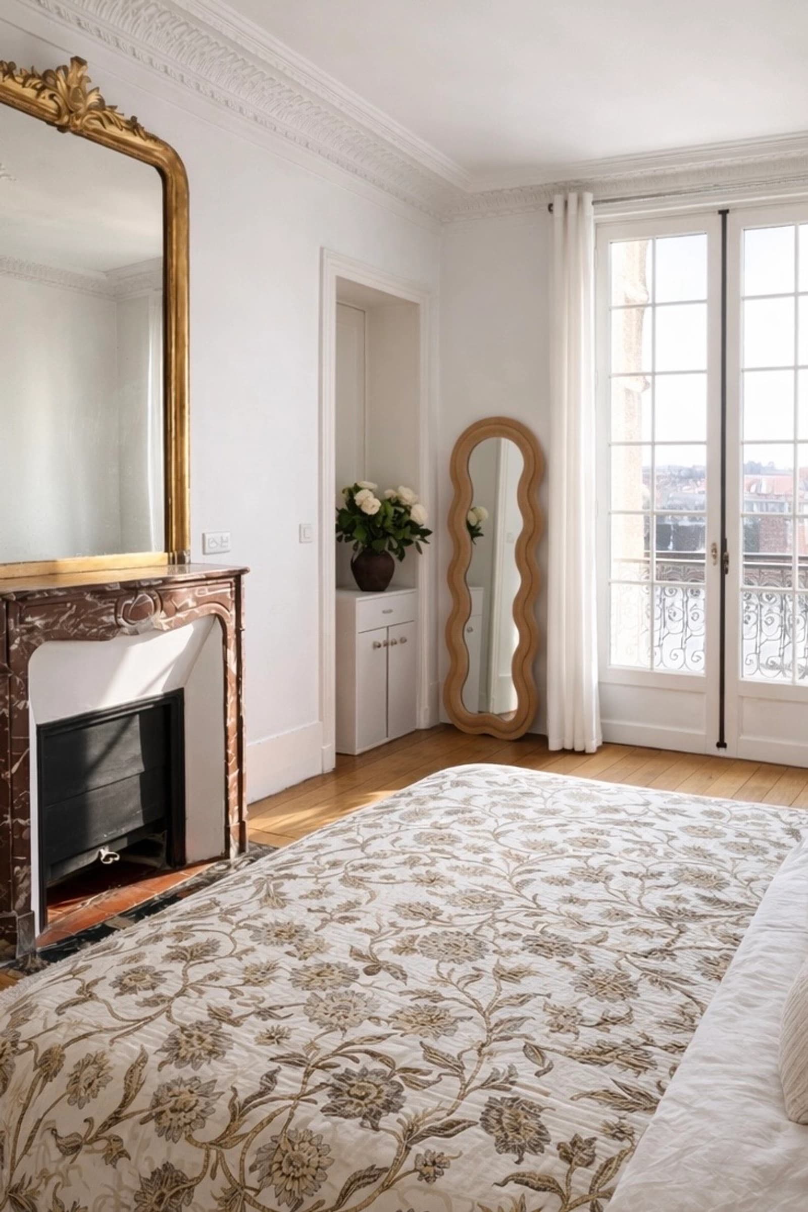 Space Sublime, light-filled Haussmann apartment - 3