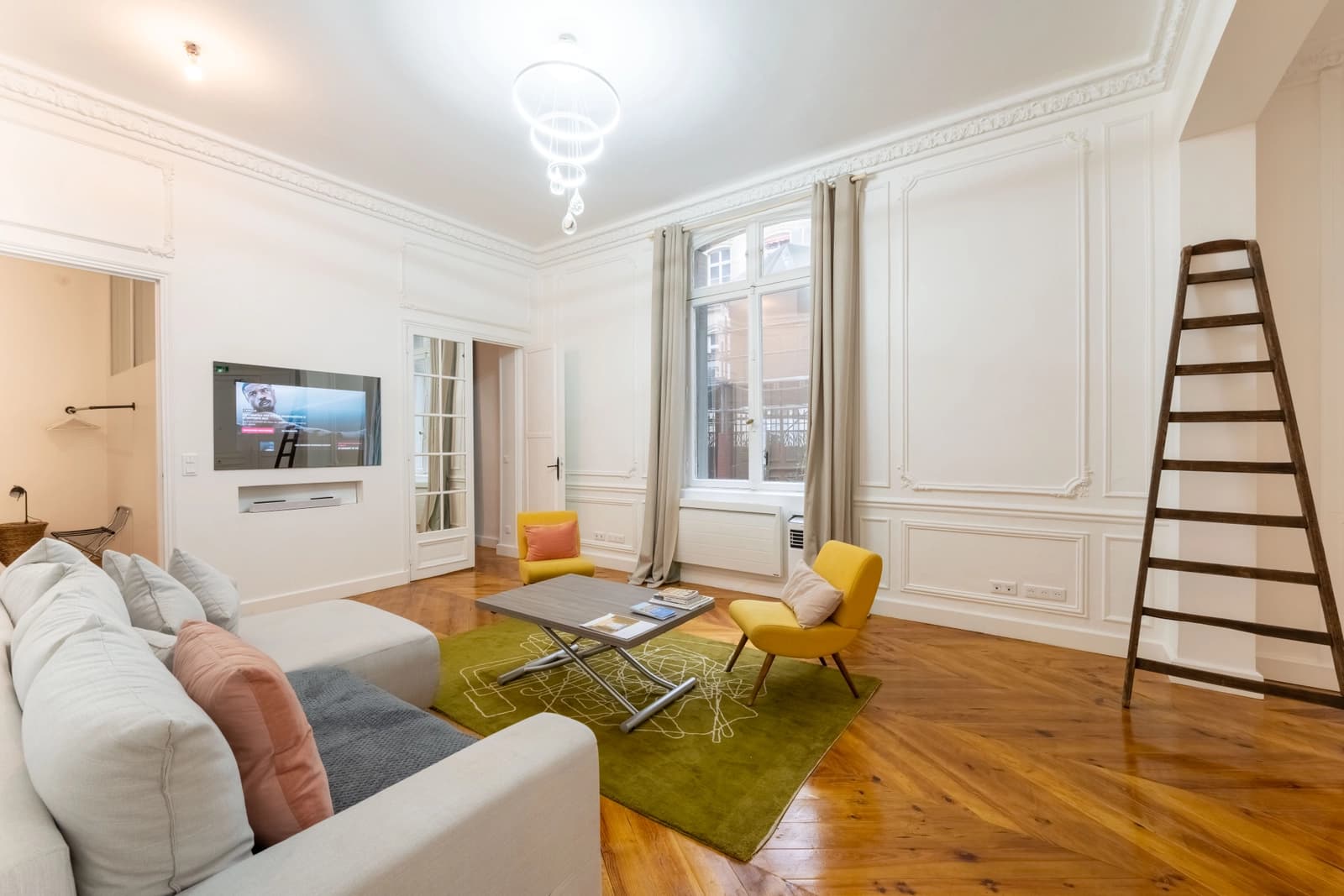 Space Haussmanian apartment - Golden Triangle - 2