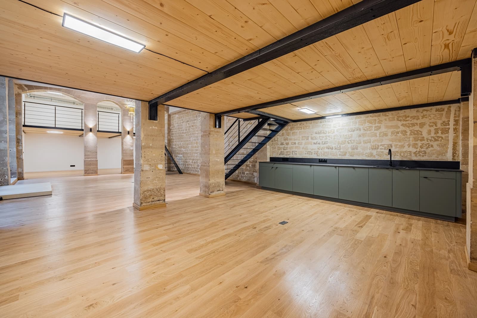 Espace Espace événementiel vide avec verrière à Paris 3  - 4