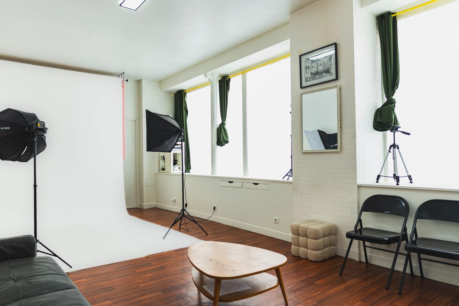 Space Stunning Bright Space with Bay Windows — Photo & Filming Studio - 2