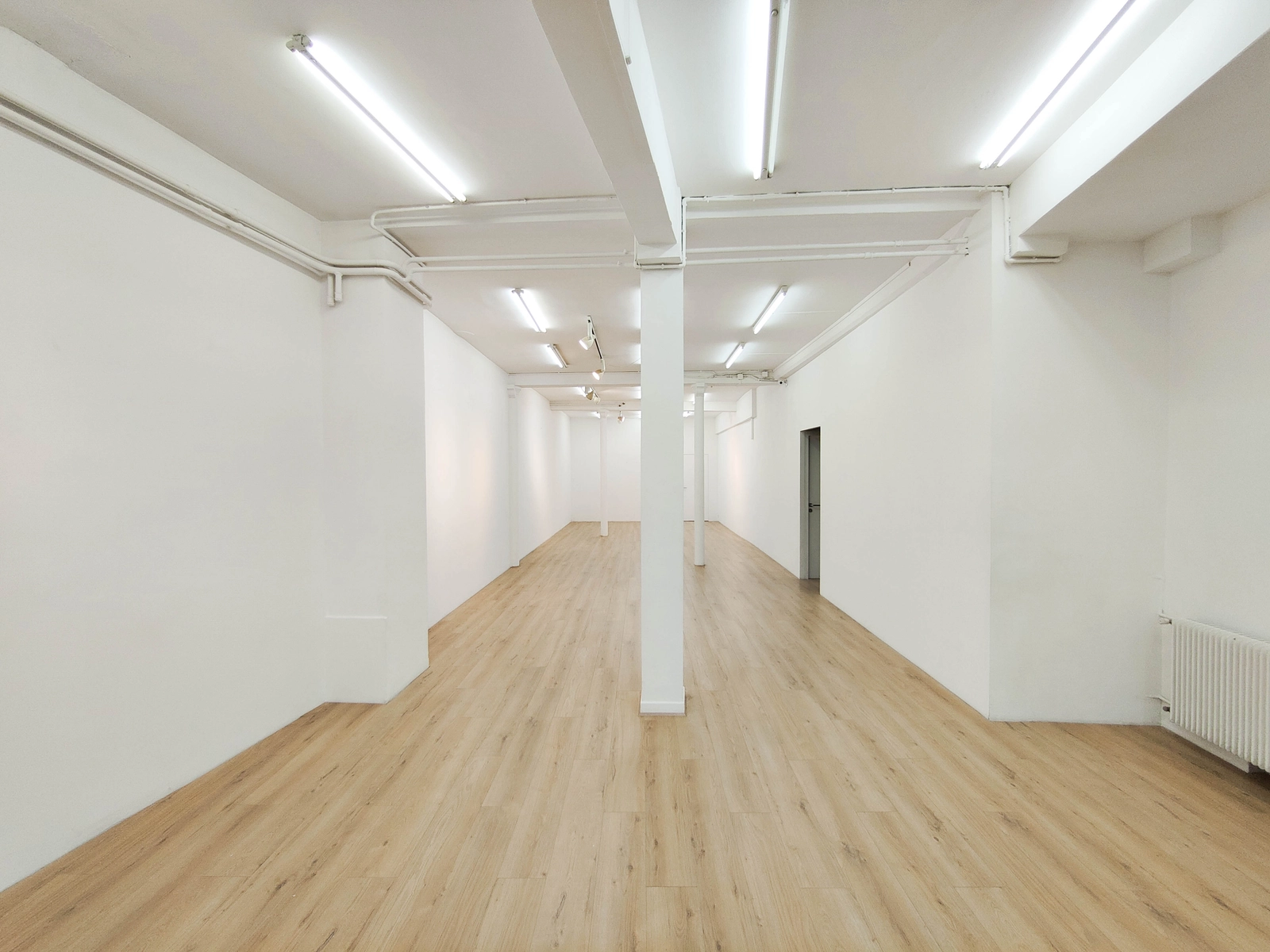 Space Modular gallery with natural light and multiple shooting perspectives - 3