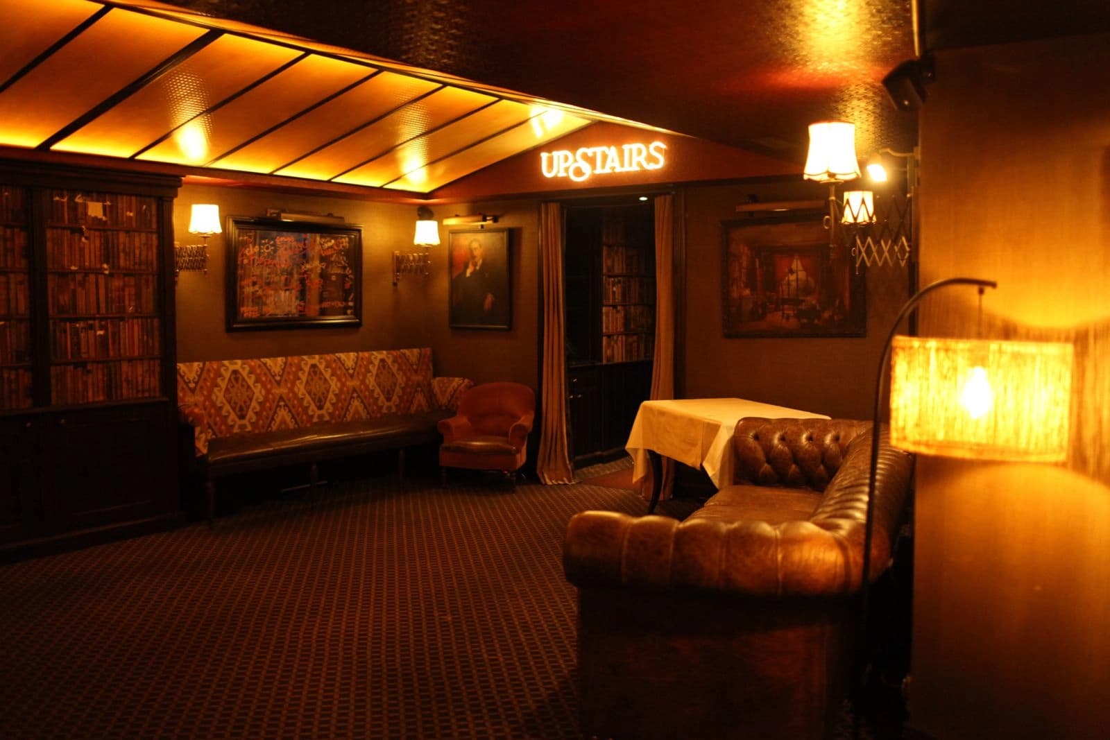 Space Speakeasy / Gentlemen club - 4